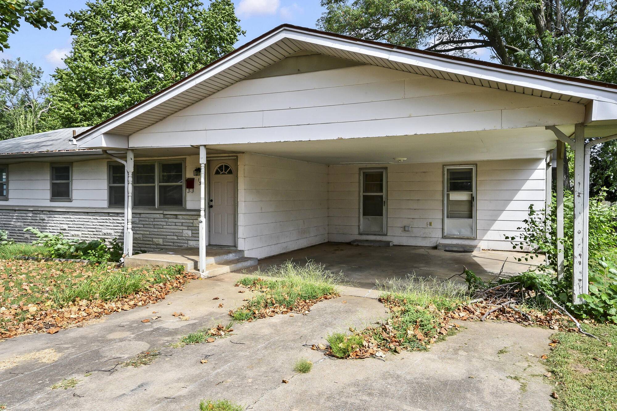 1317 E Cambridge ST, Springfield, MO 65804