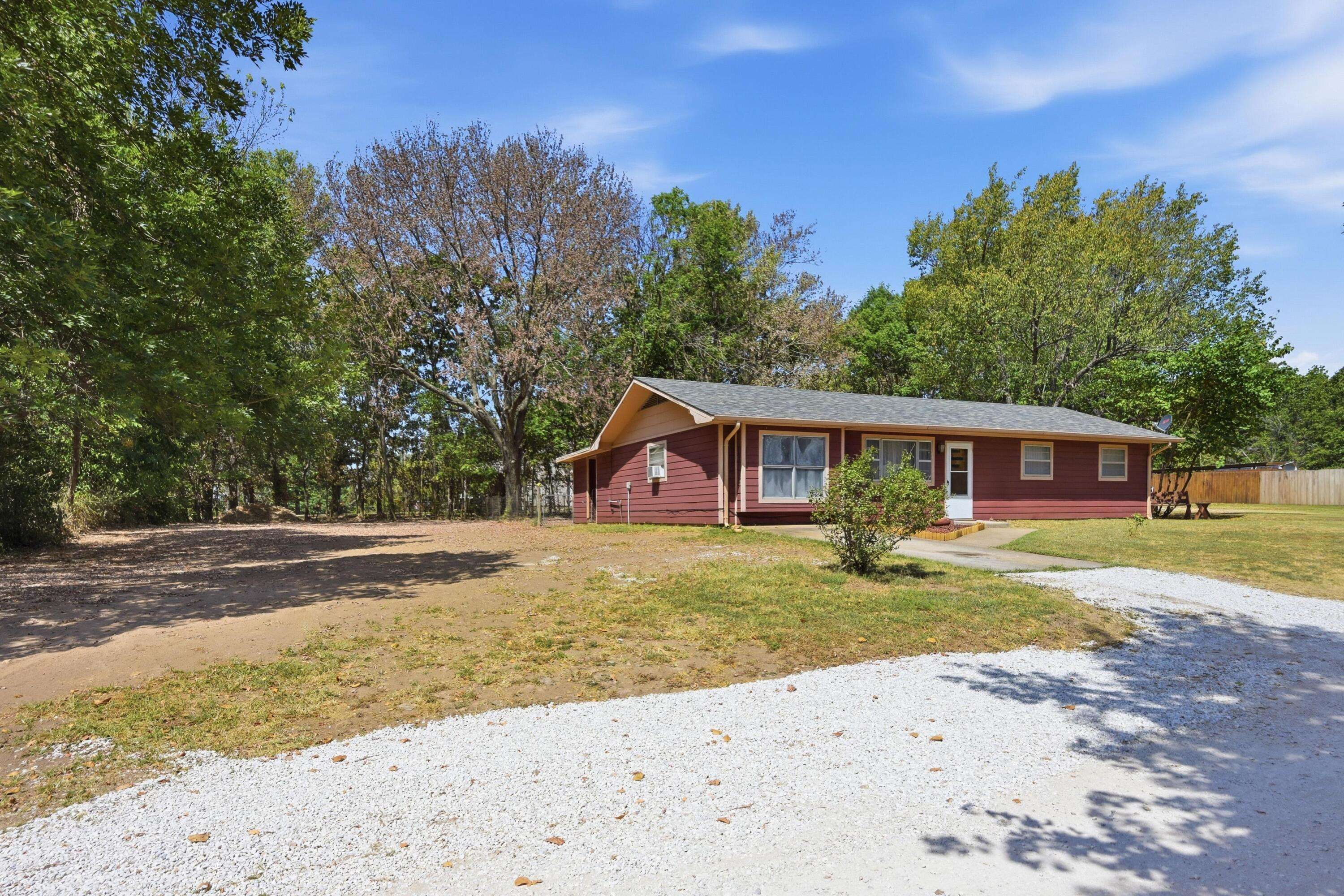 21400 Katy LN, Goodman, MO 64843