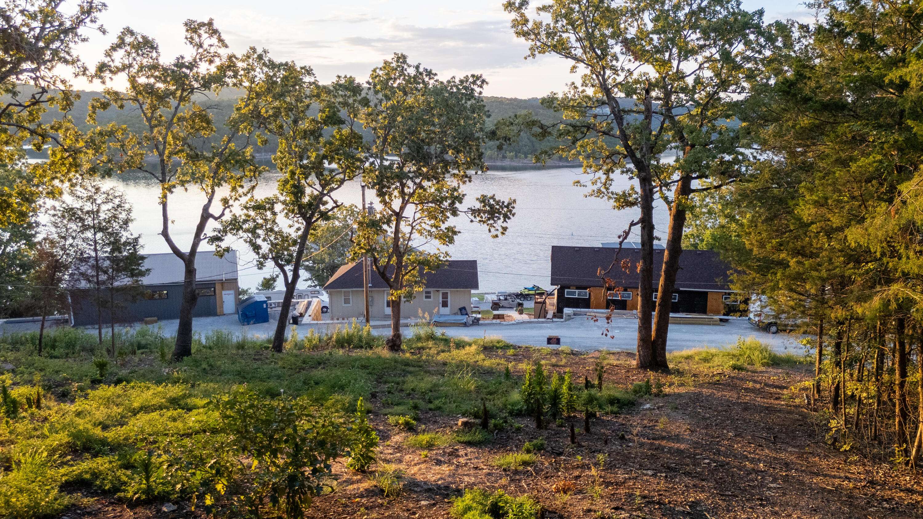 300 Scrolling RD, Reeds Spring, MO 65737