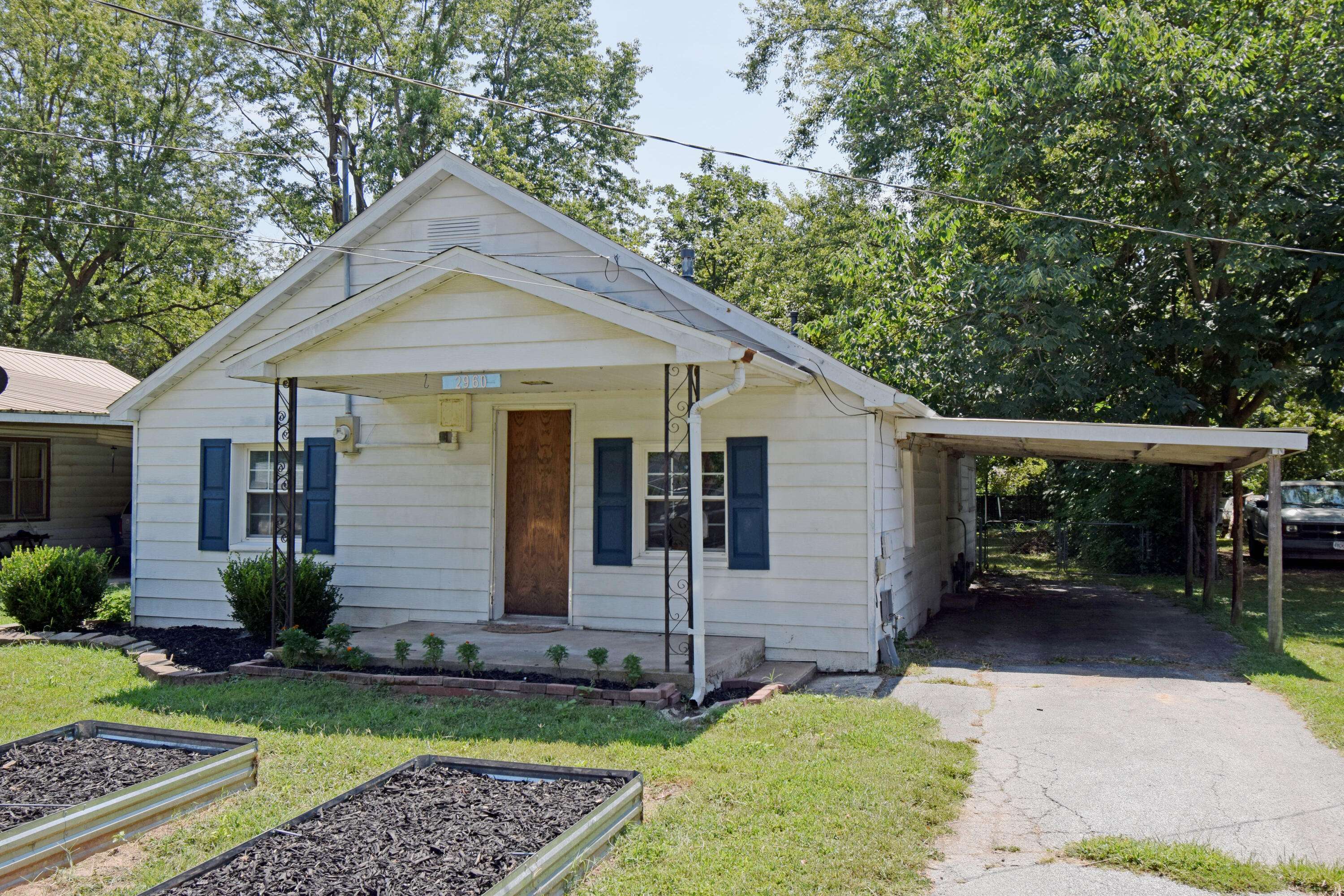 2960 W Latoka ST, Springfield, MO 65807