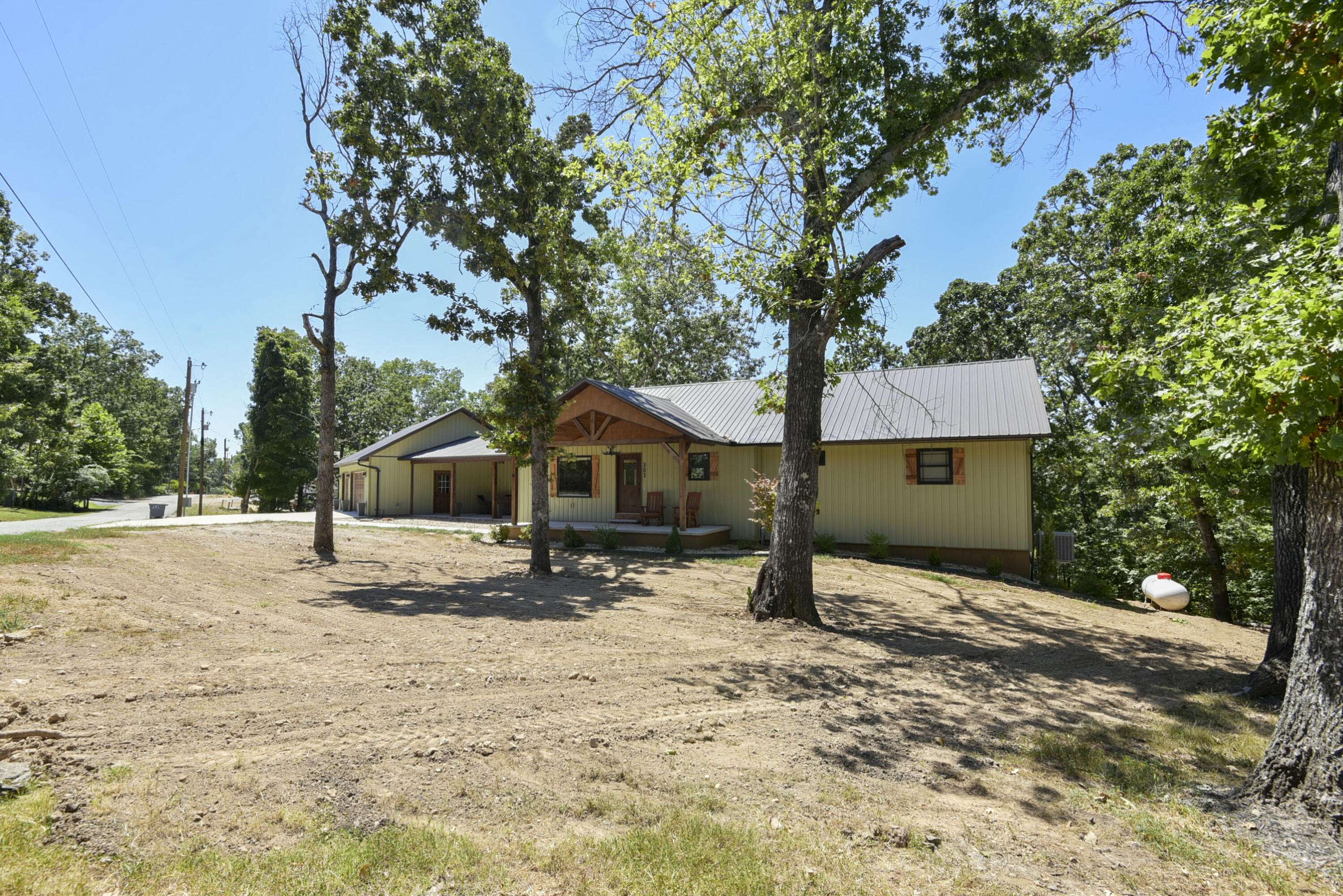 303 Bayshore ST, Shell Knob, MO 65747