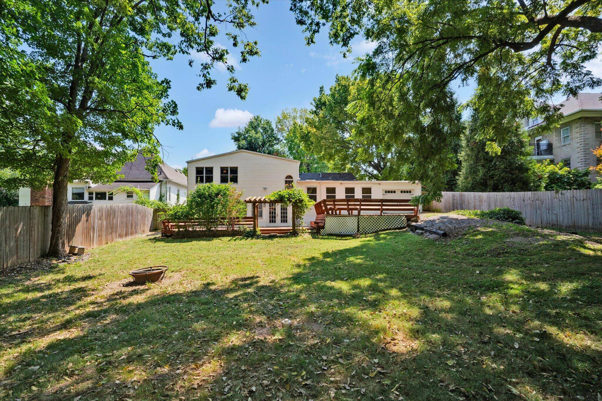 1345 E Walnut ST, Springfield, MO 65802