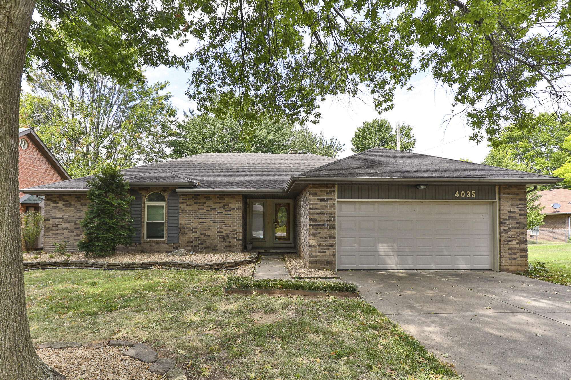4035 S Parkcrest AVE, Springfield, MO 65810