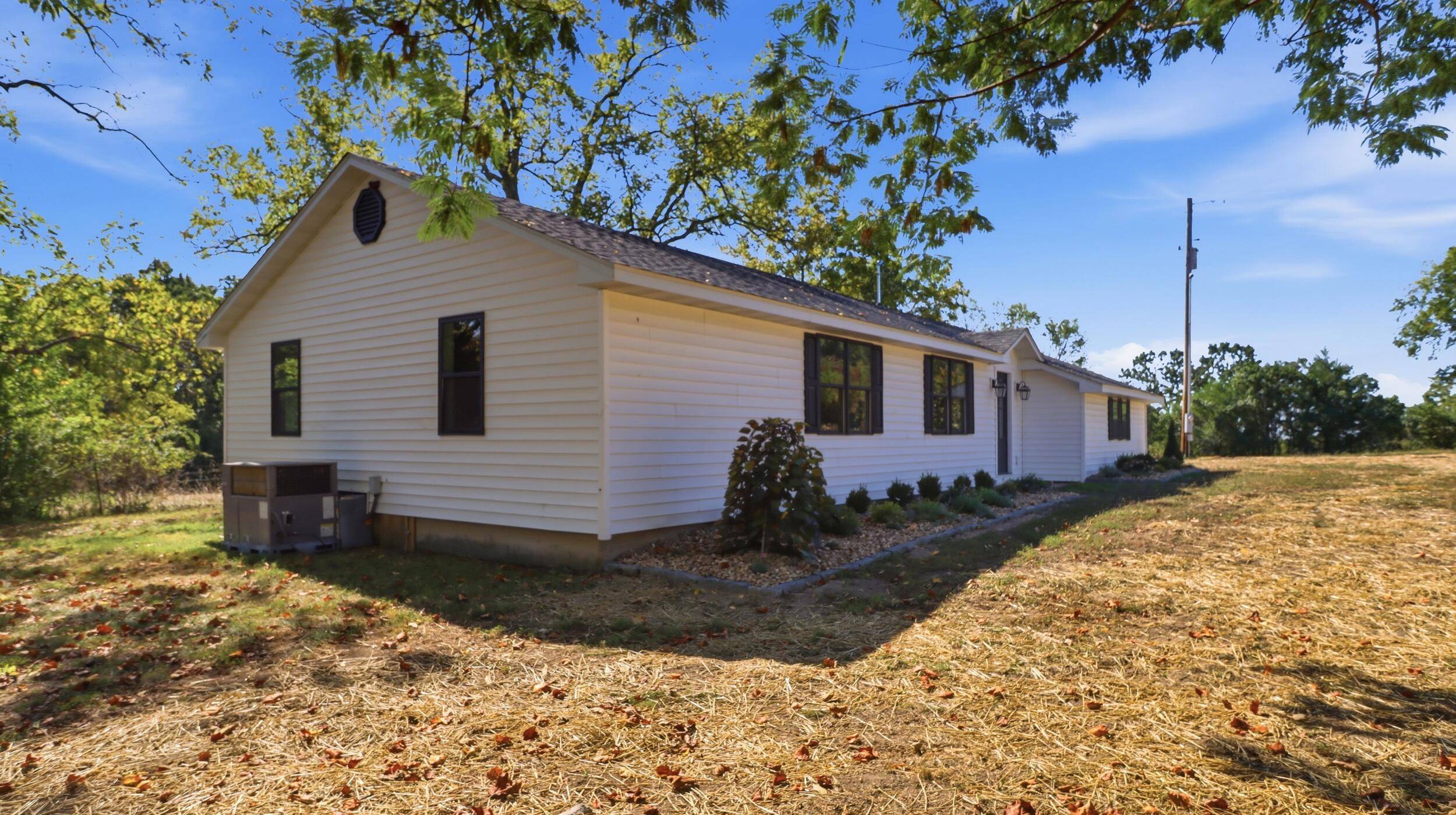 8574 County Road 6890, West Plains, MO 65775