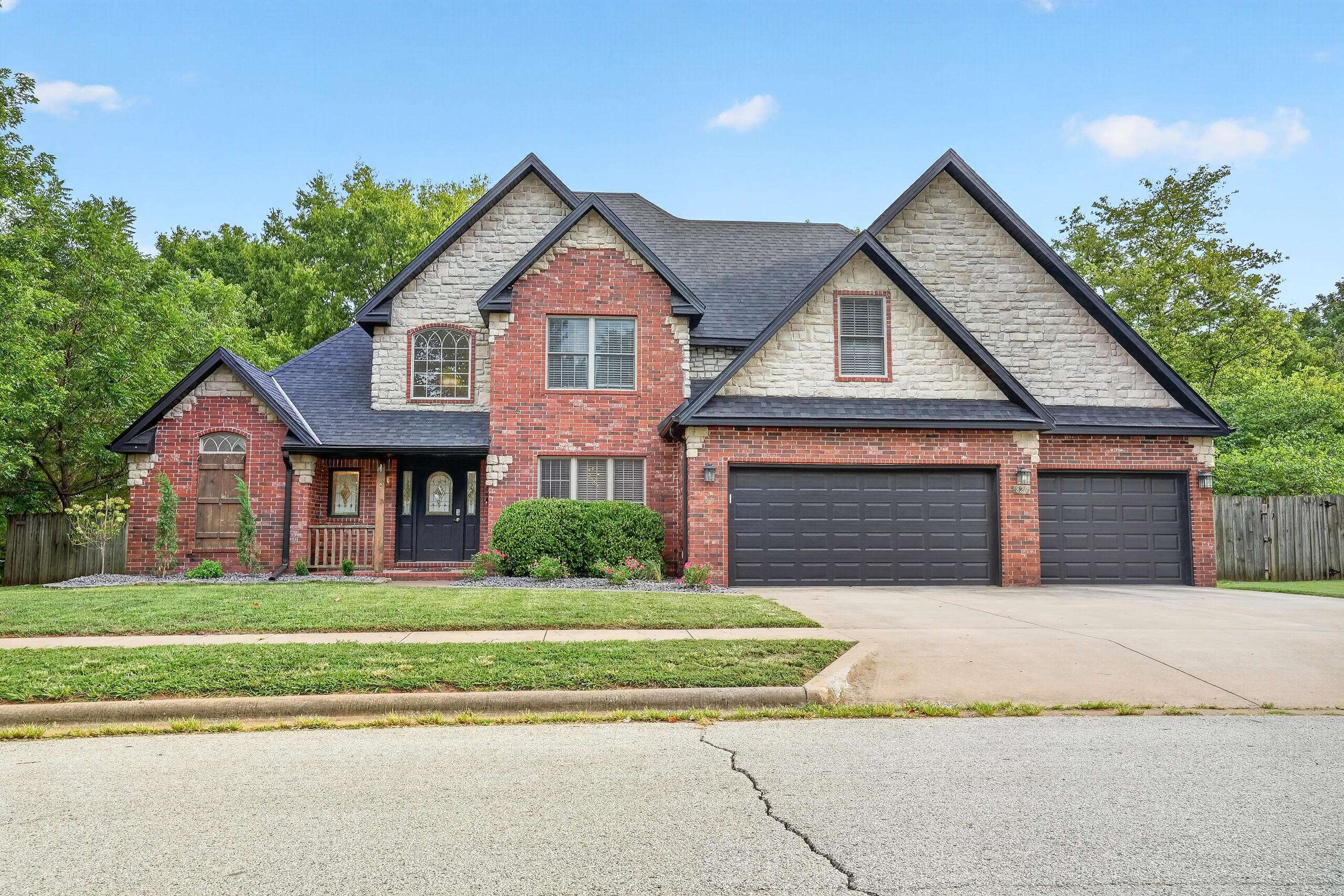 829 S Shuyler LN, Republic, MO 65738