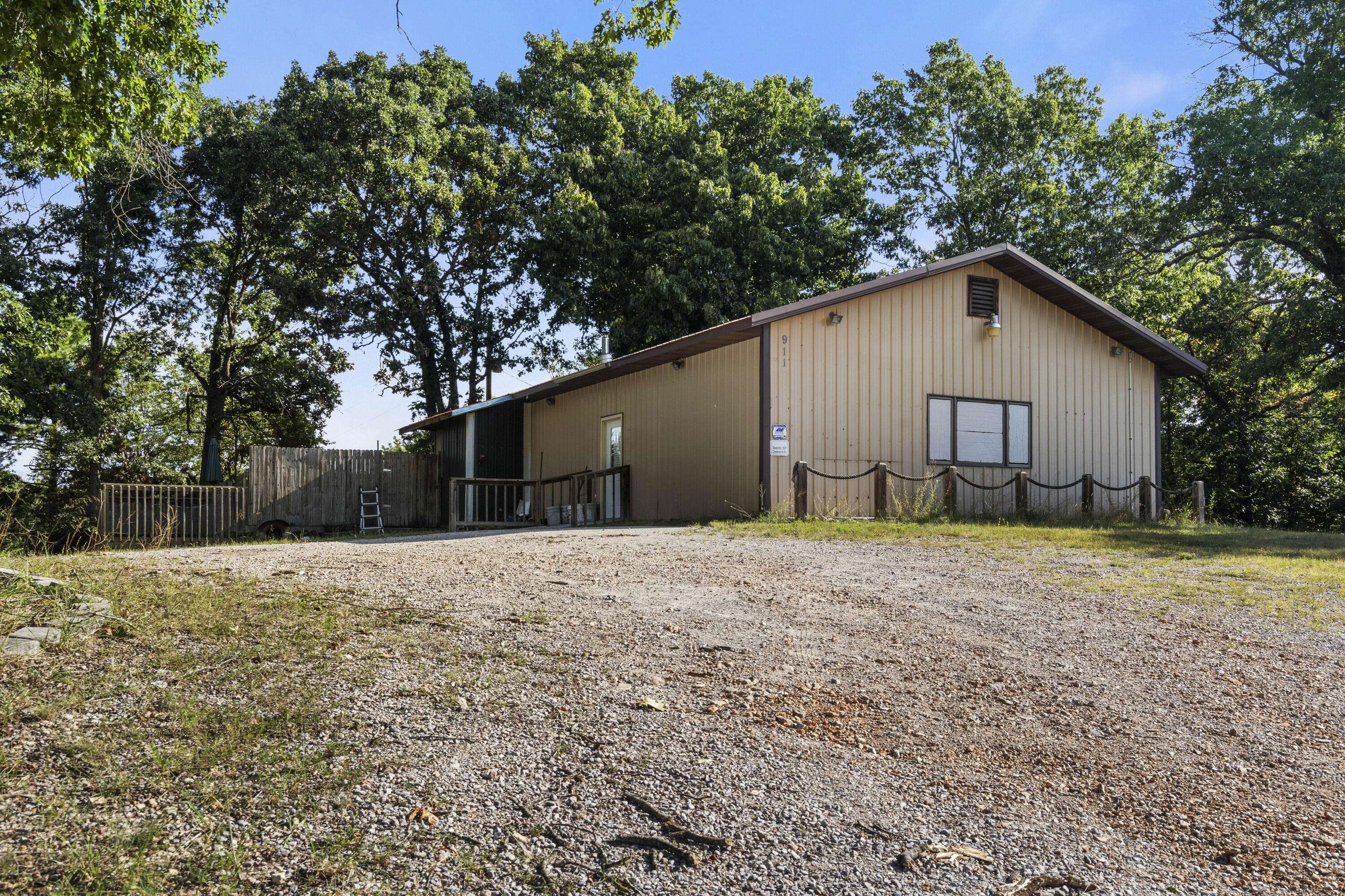 911 W State Highway 86, Lampe, MO 65681