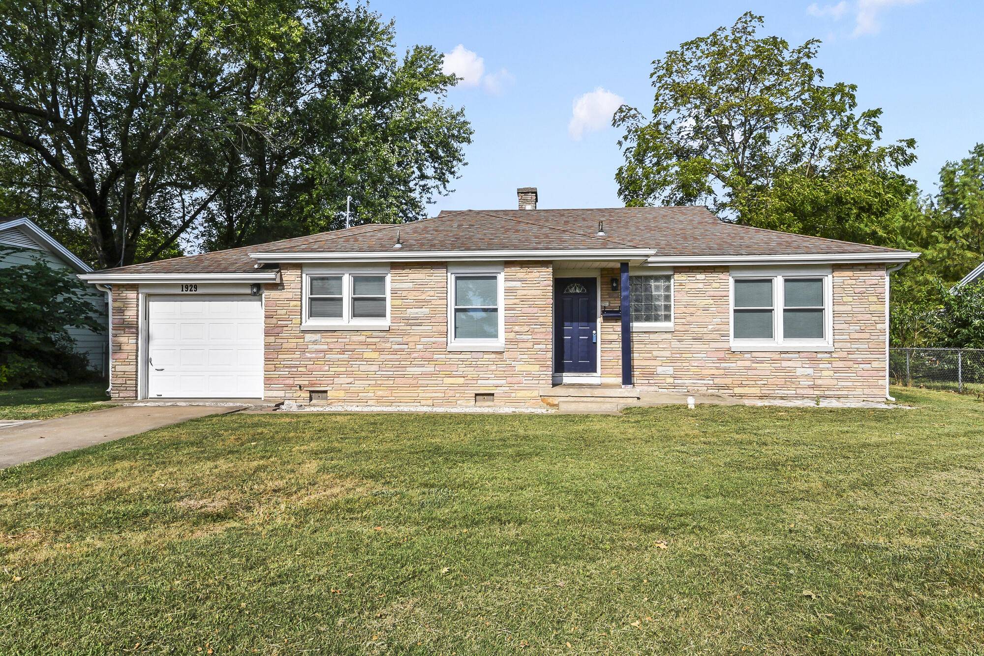 1929 S Fairway AVE, Springfield, MO 65804