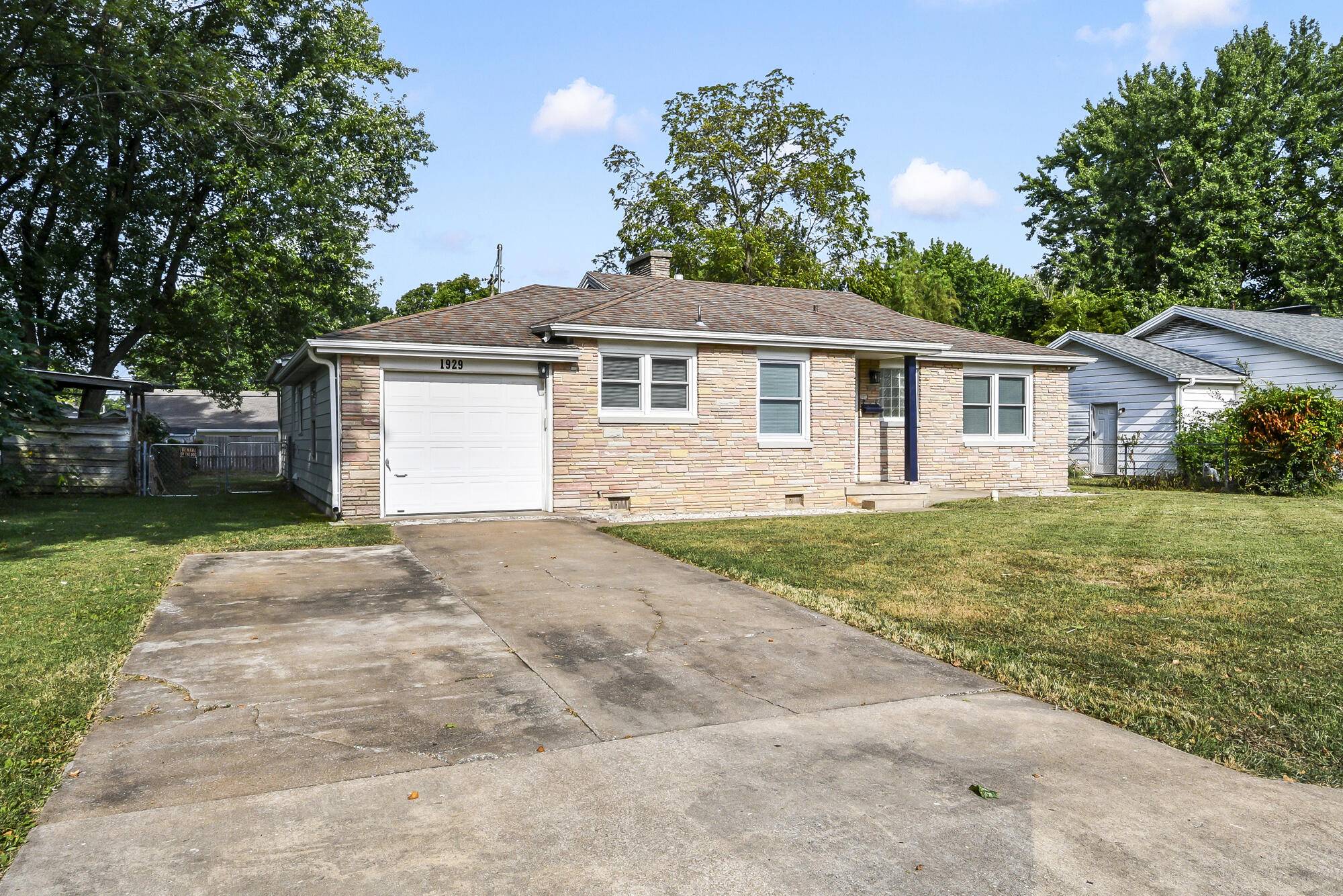 1929 S Fairway AVE, Springfield, MO 65804