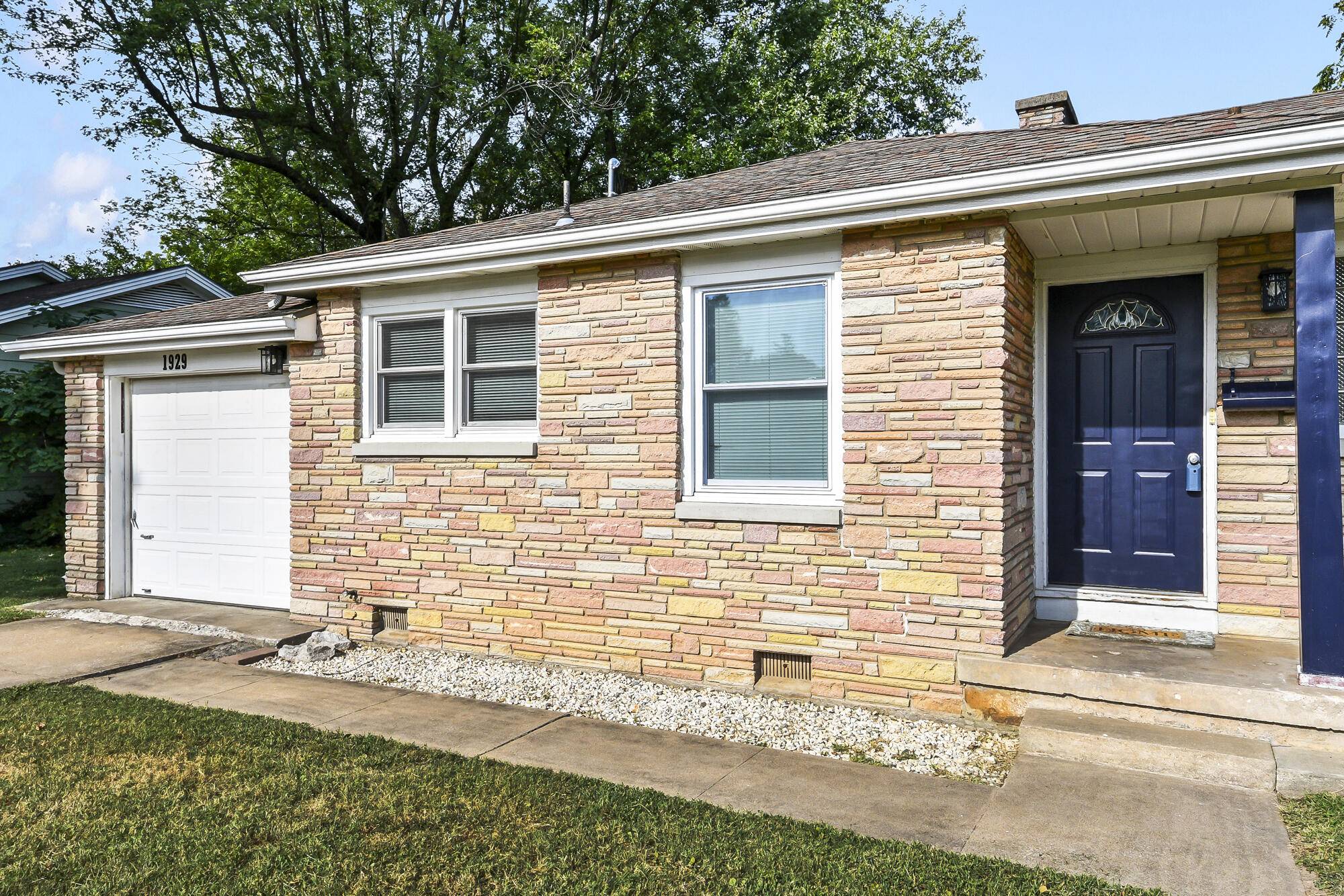 1929 S Fairway AVE, Springfield, MO 65804