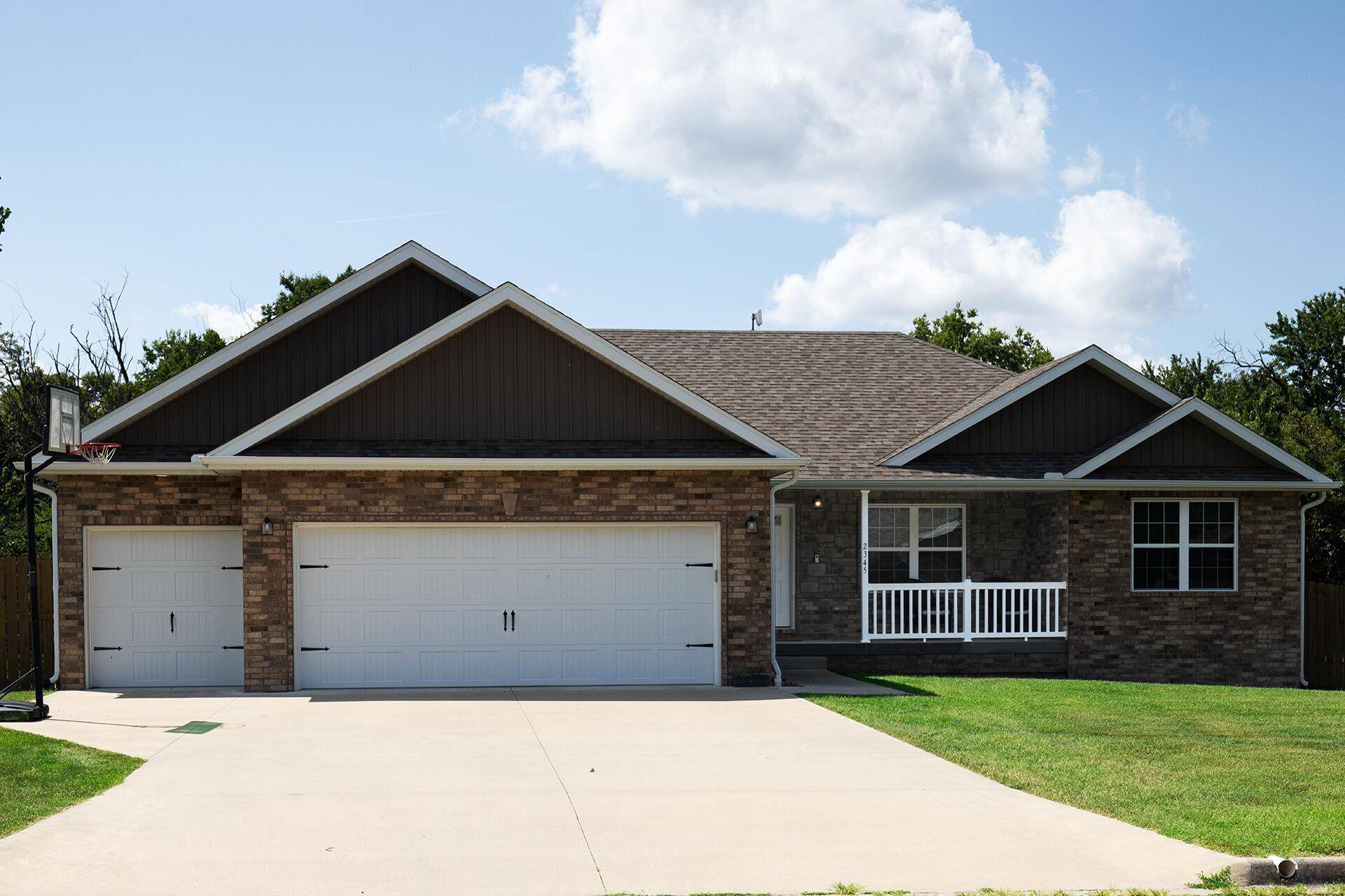 2345 S Mesa DR, Bolivar, MO 65613