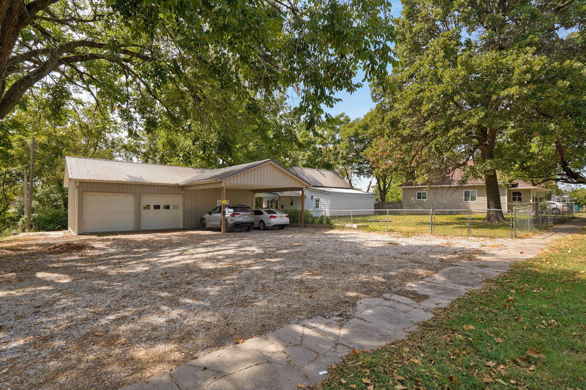 202 N Lincoln AVE, Monett, MO 65708