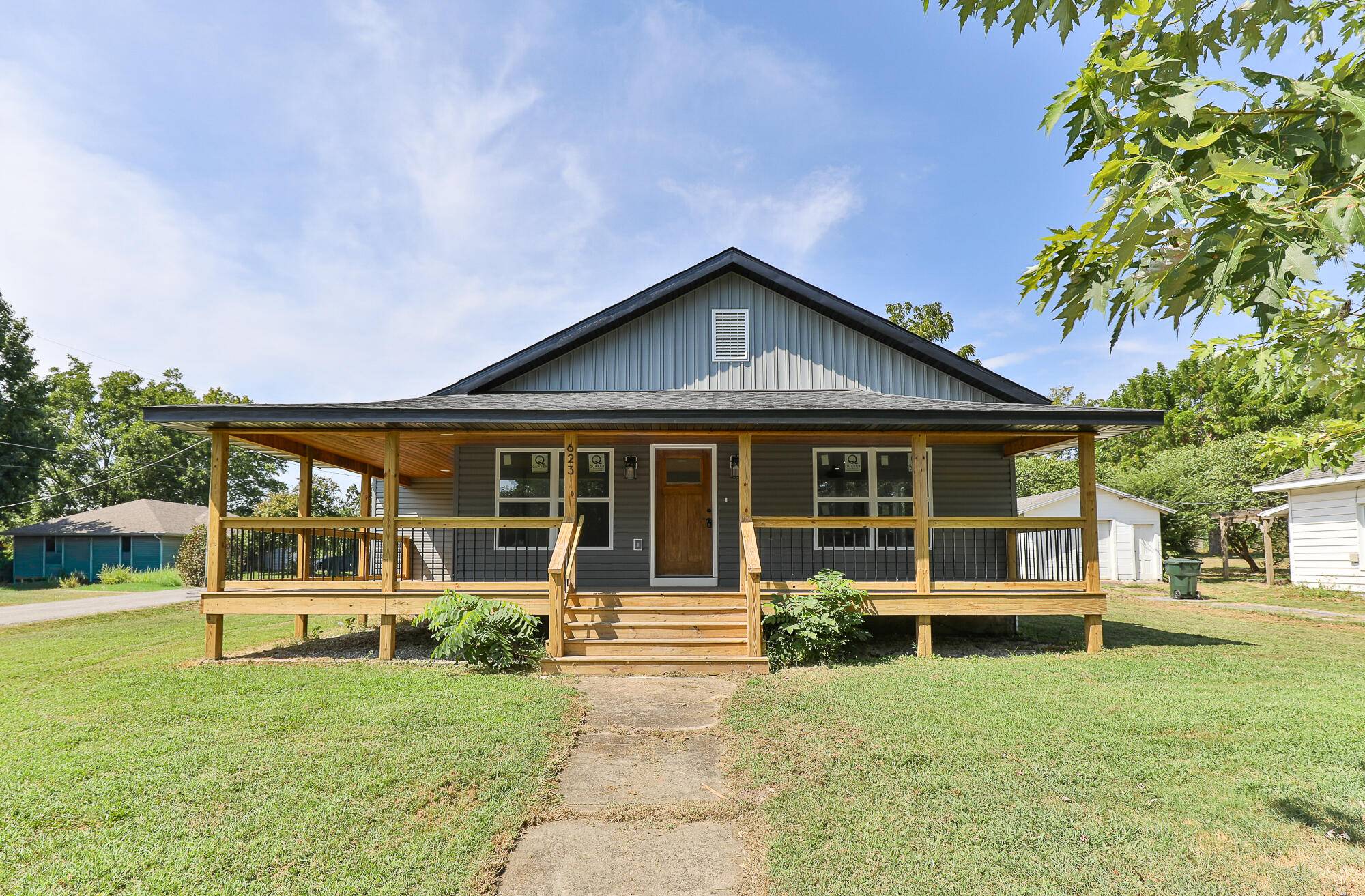 623 N Main AVE, Bolivar, MO 65613