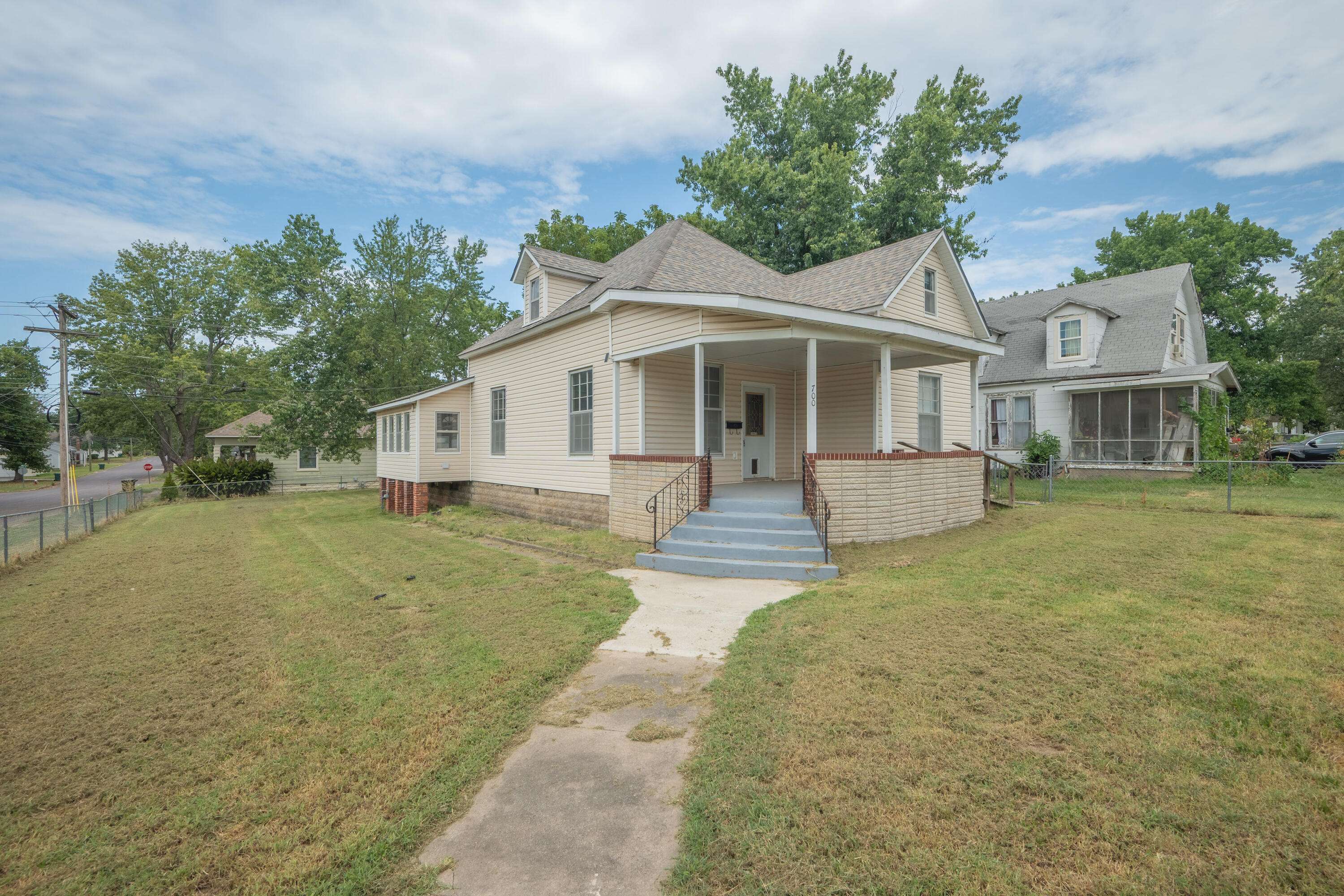 700 Frisco ST, Monett, MO 65708