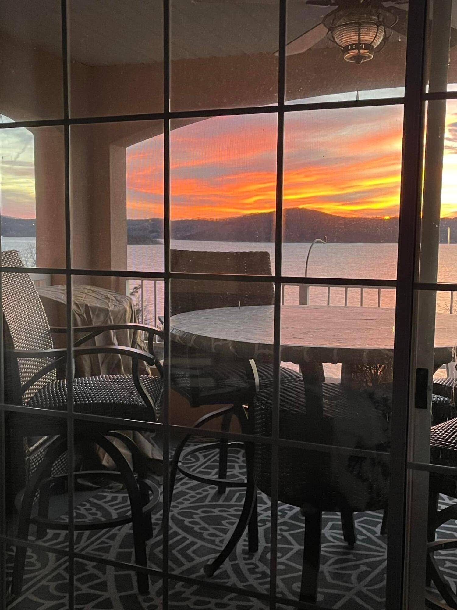 700 Emerald Point DR #303, Hollister, MO 65672
