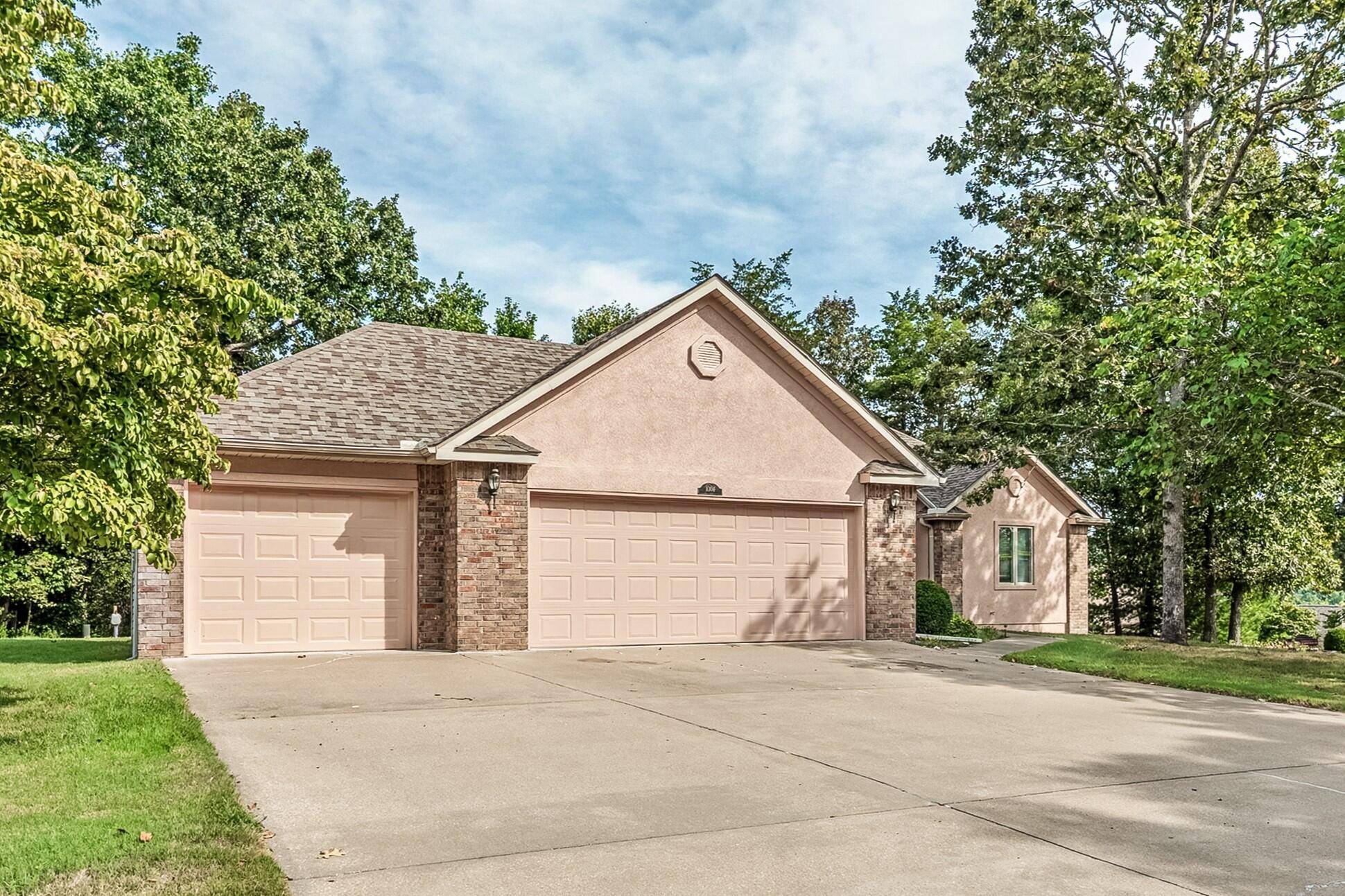 1006 Silvercrest Place, Reeds Spring, MO 65737