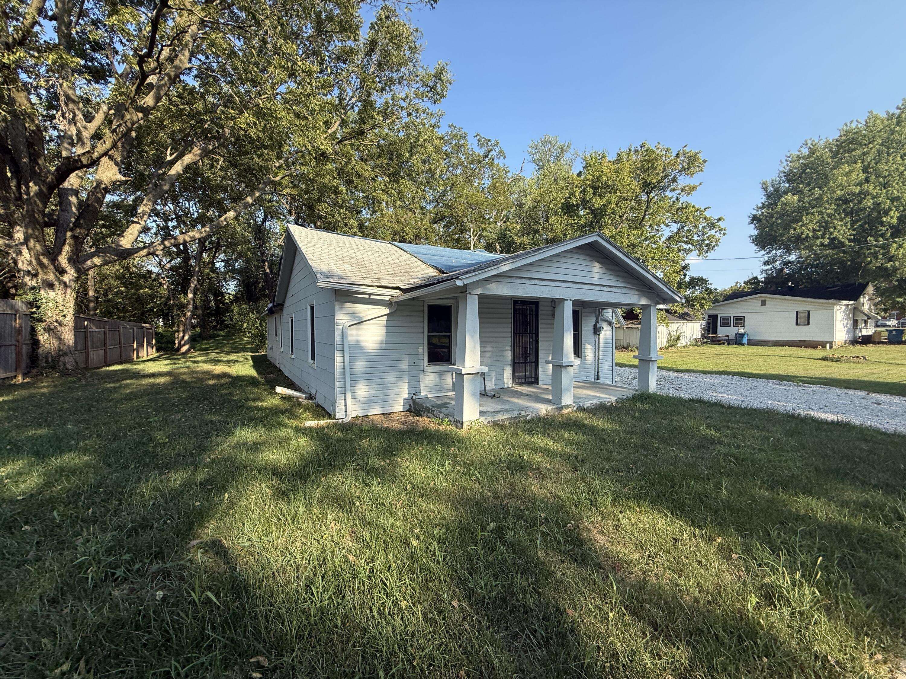 2050 N Nettleton AVE, Springfield, MO 65803
