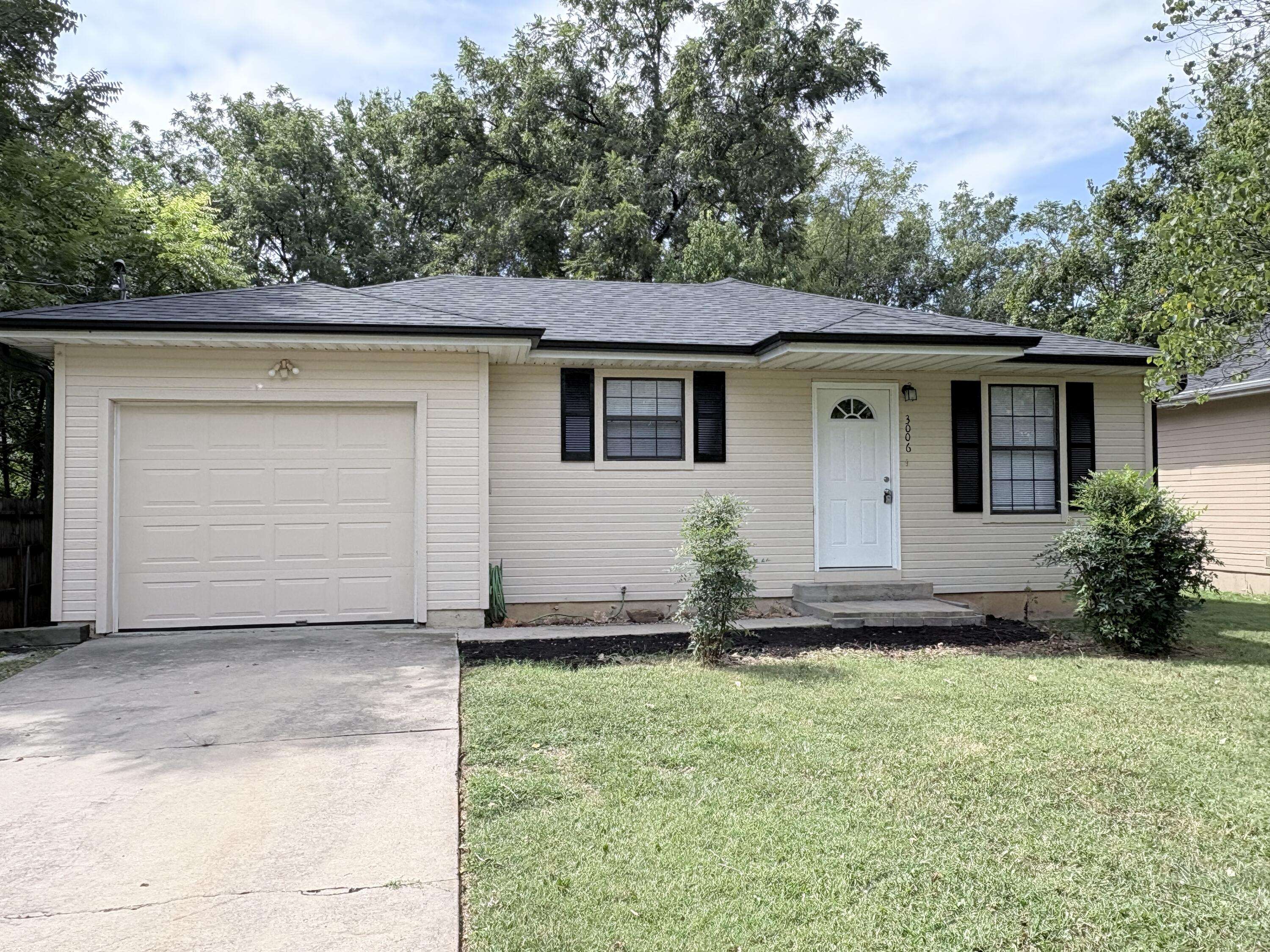 3006 W Hovey ST, Springfield, MO 65802