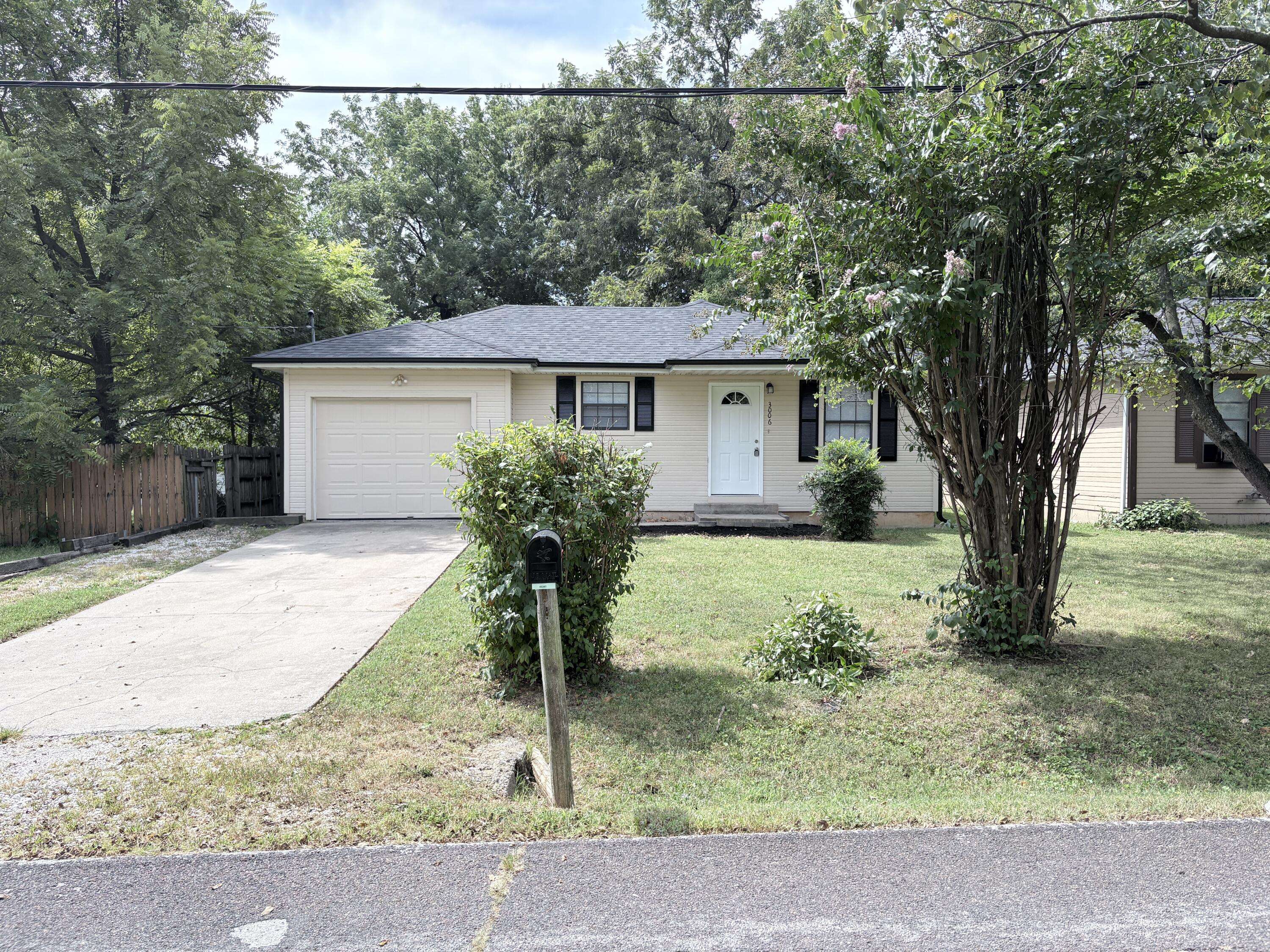 3006 W Hovey ST, Springfield, MO 65802