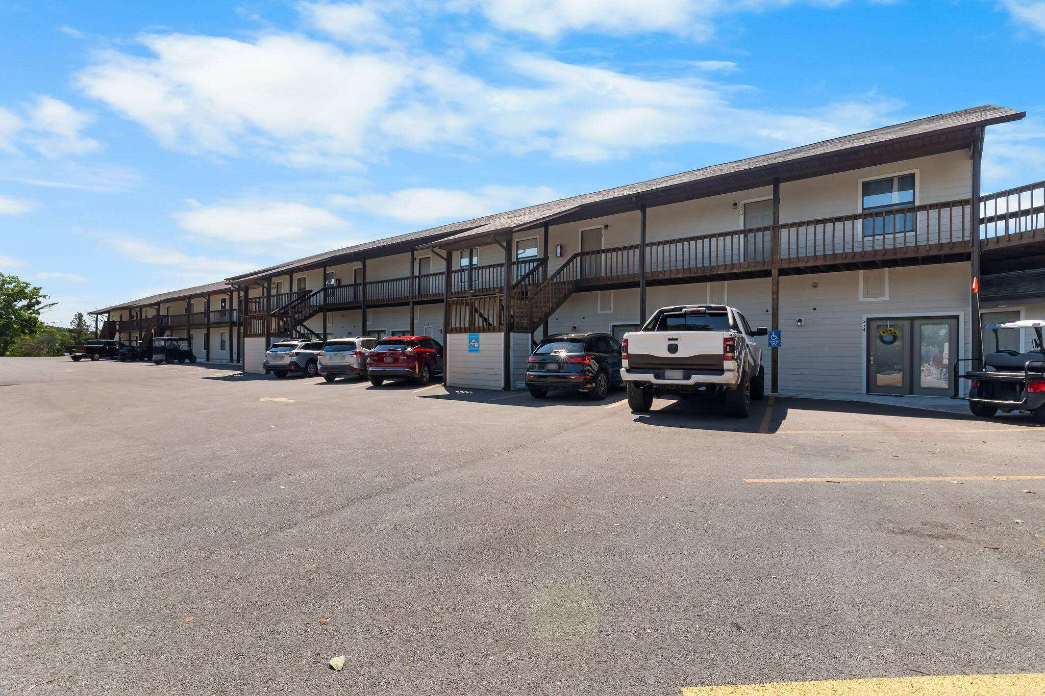 80 Kimberling Crossing DR #Unit 214, Kimberling City, MO 65686
