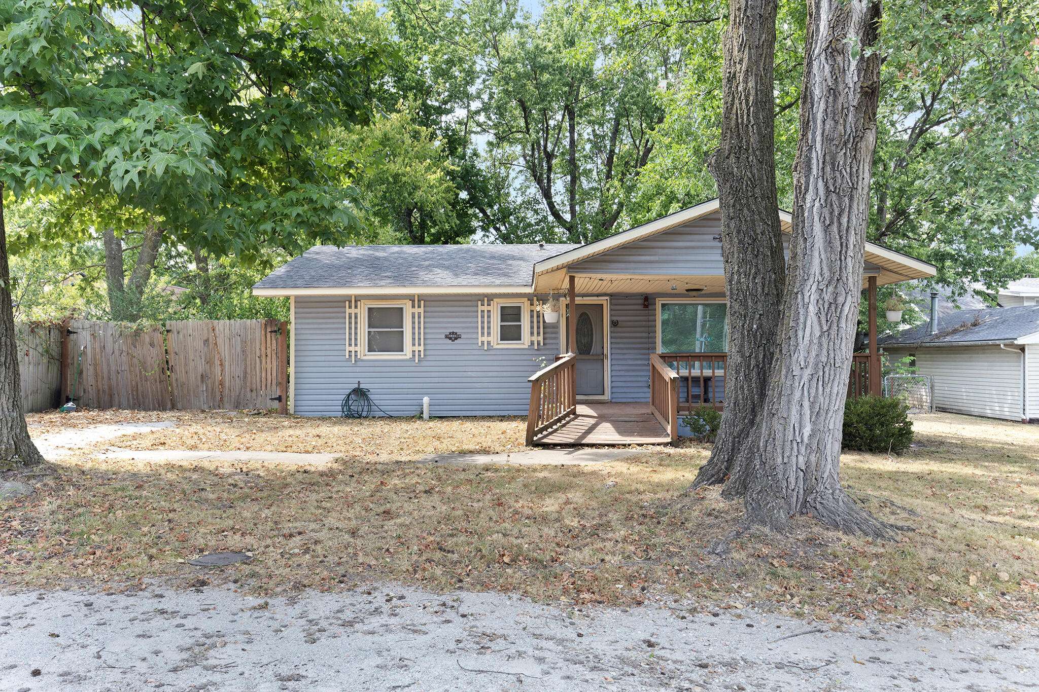 206 N Locust ST, Diamond, MO 64840