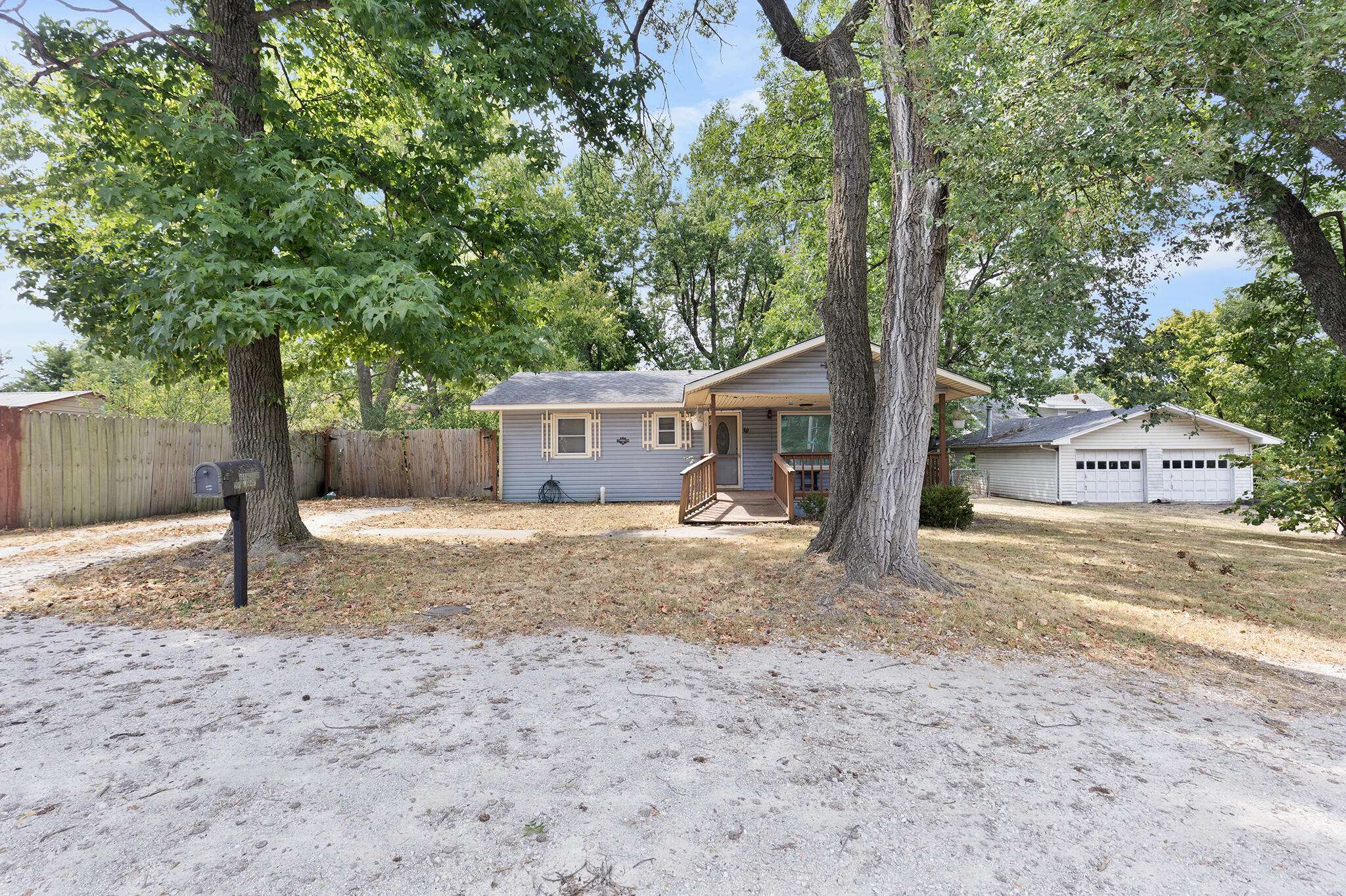 206 N Locust ST, Diamond, MO 64840