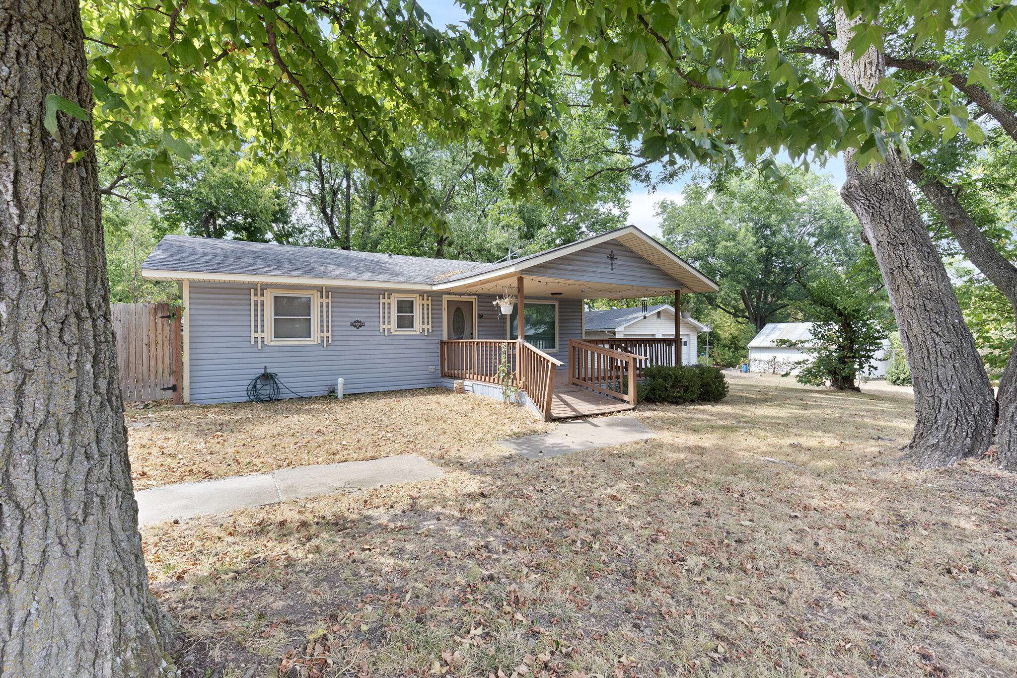 206 N Locust ST, Diamond, MO 64840