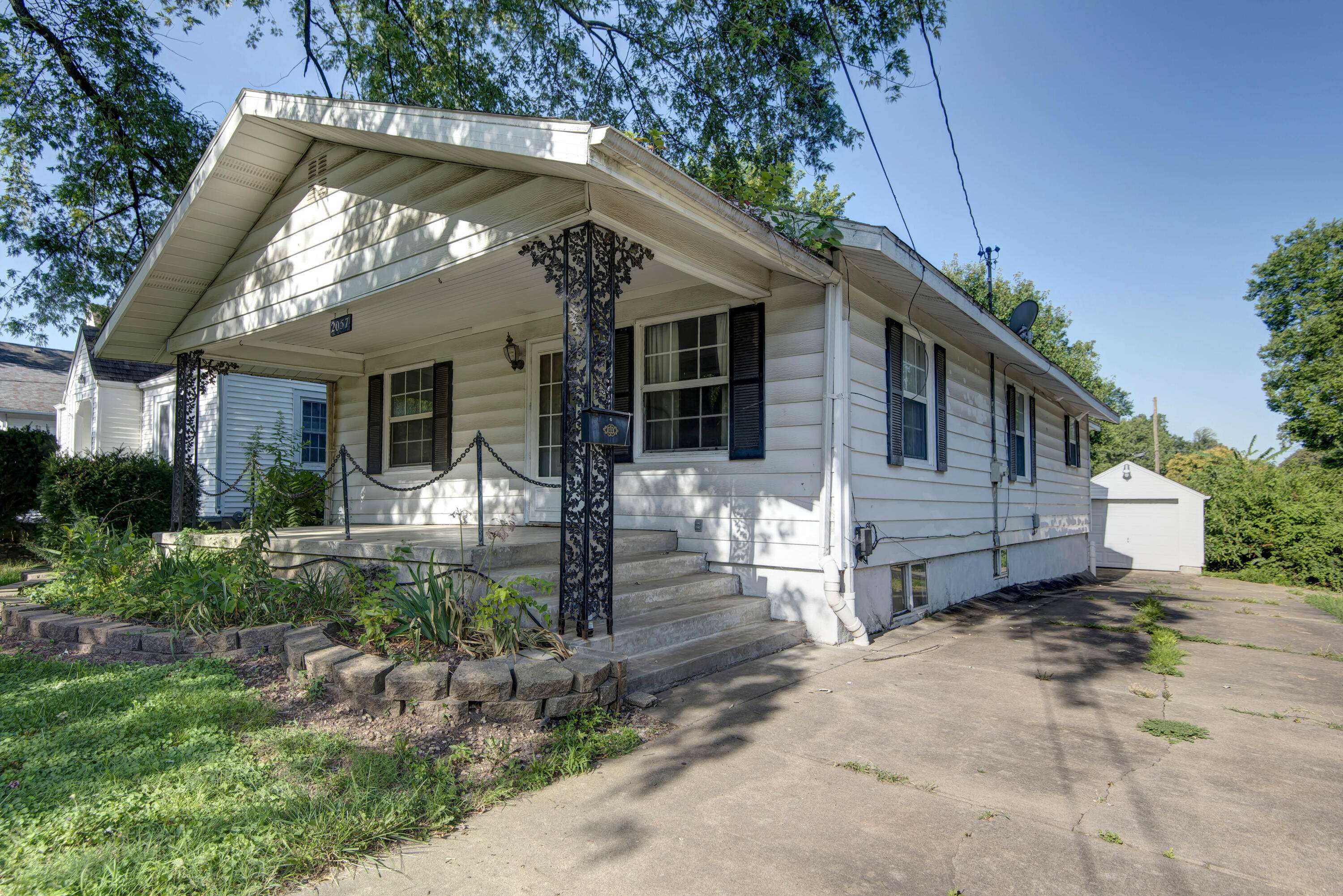 2057 N Douglas AVE, Springfield, MO 65803