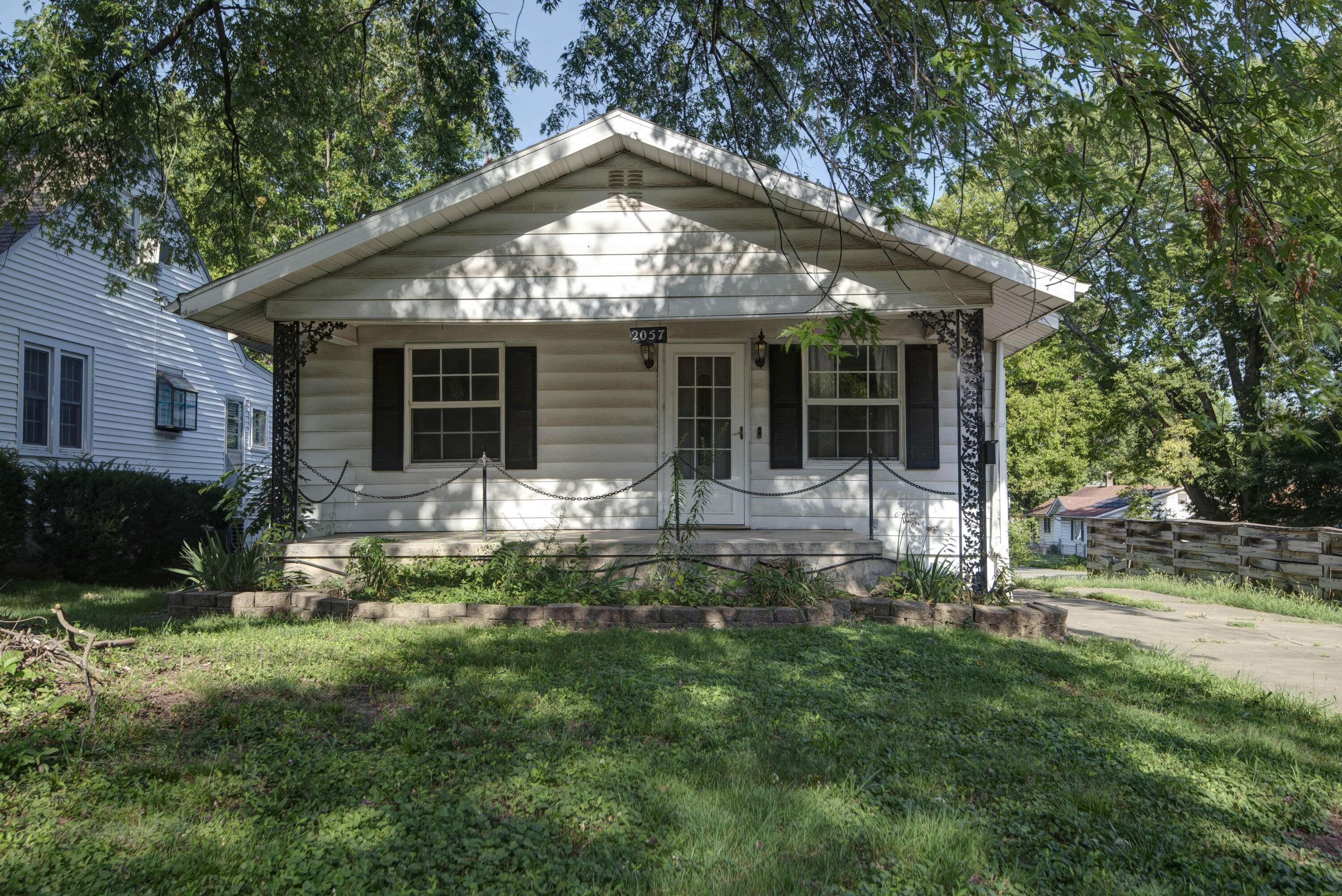 2057 N Douglas AVE, Springfield, MO 65803