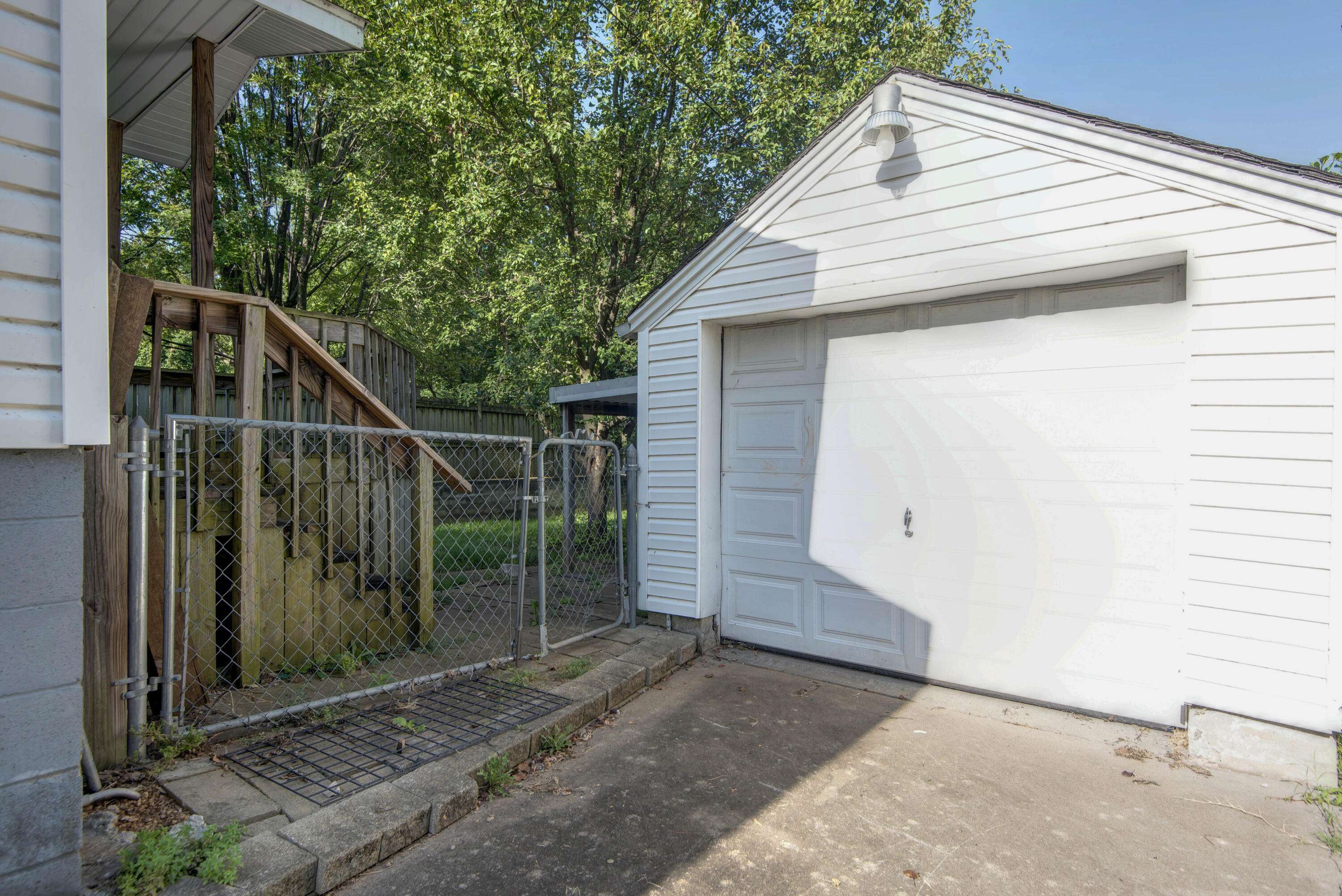 2057 N Douglas AVE, Springfield, MO 65803
