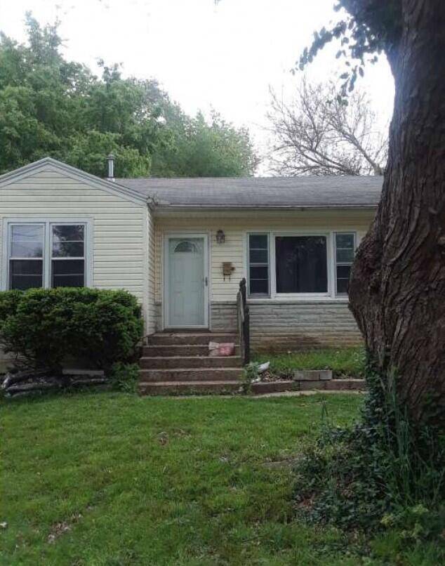 907 W Ildereen CT, Springfield, MO 65807