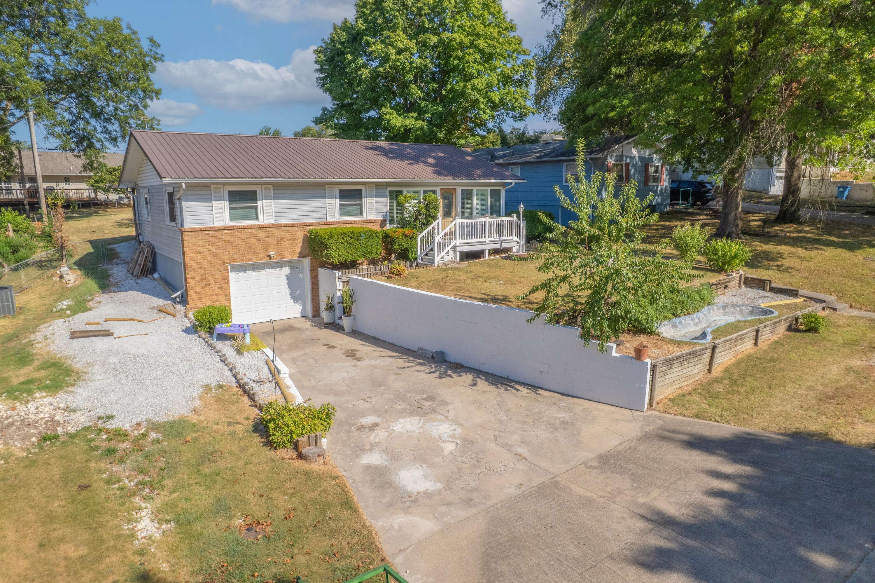 1305 Benton AVE, Neosho, MO 64850