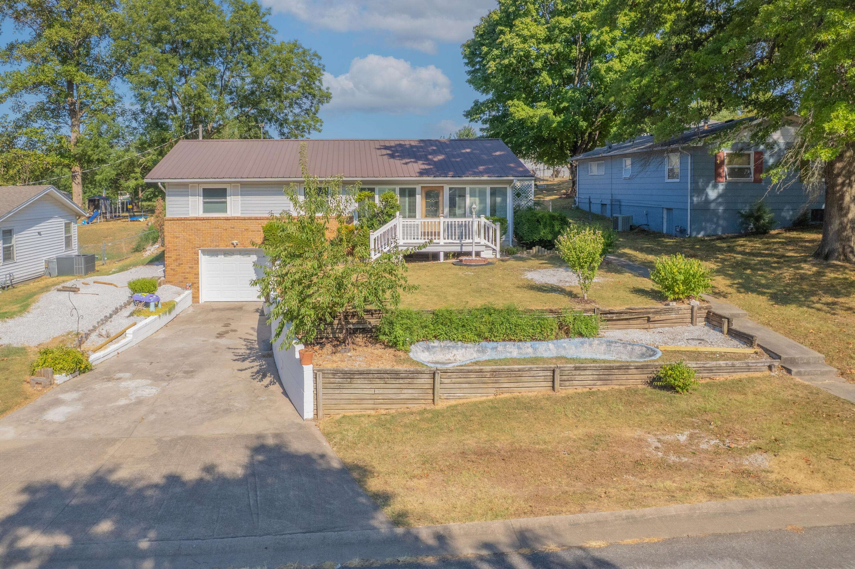 1305 Benton AVE, Neosho, MO 64850