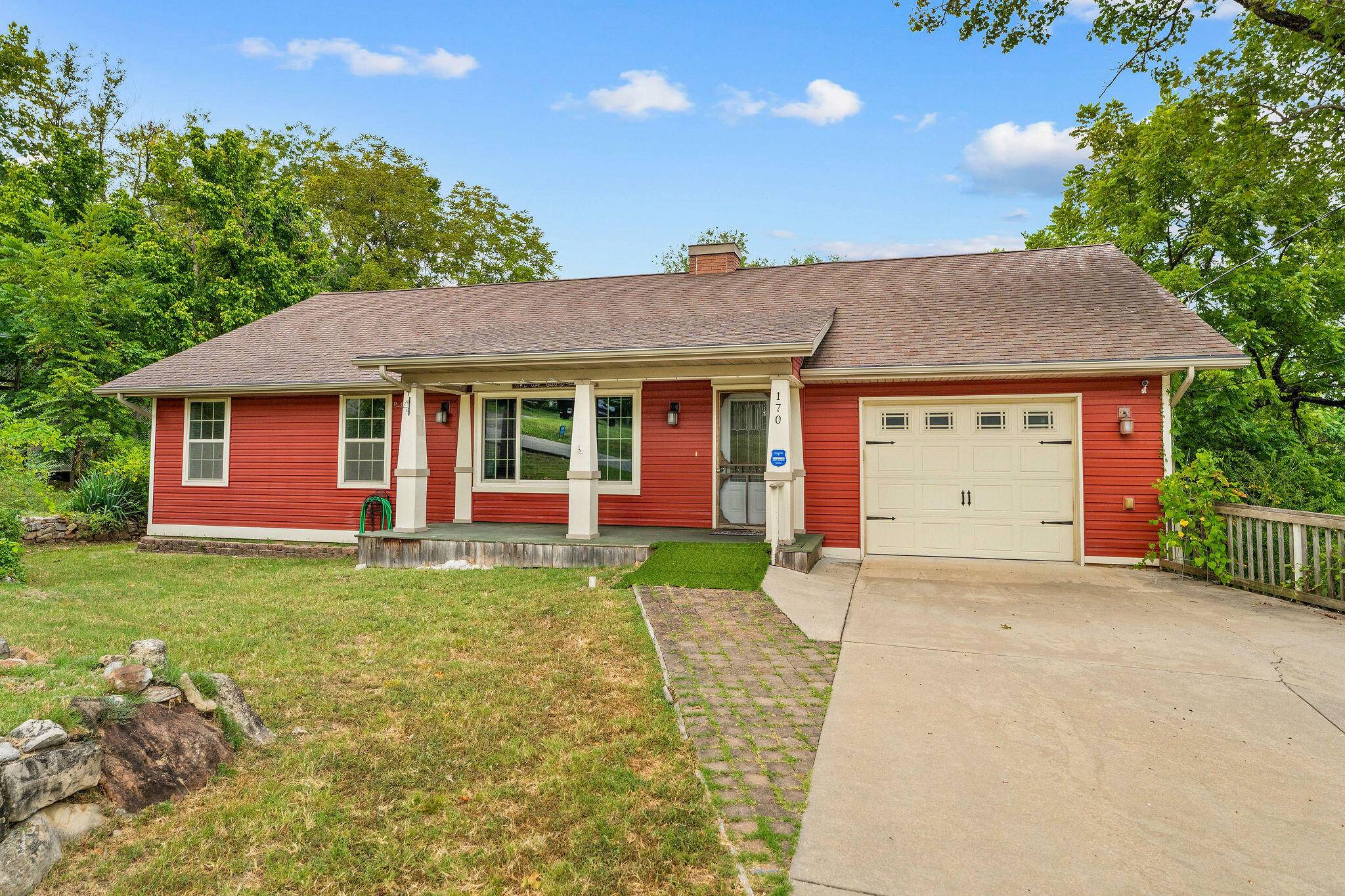 170 2nd ST, Hollister, MO 65672