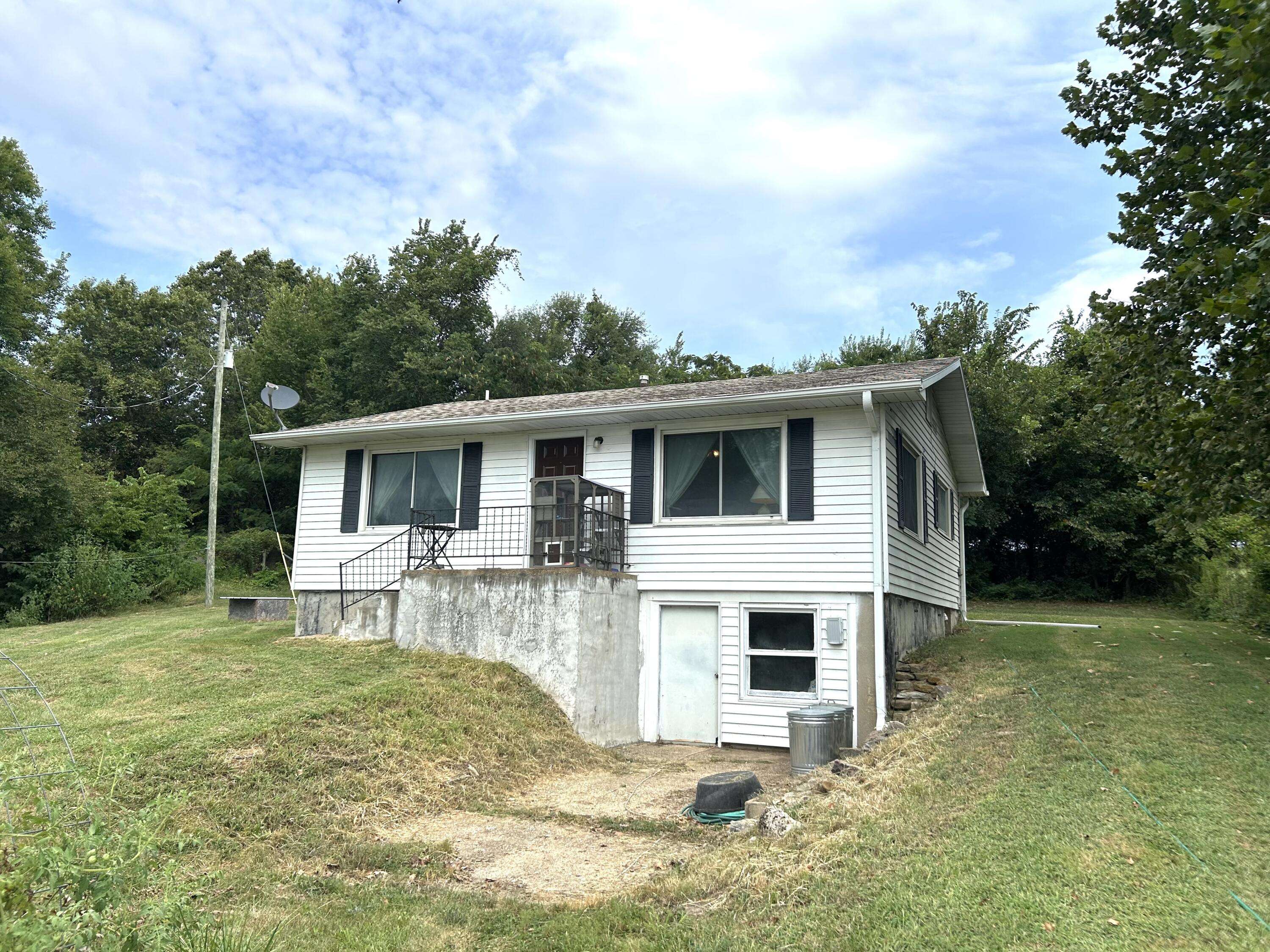 1041 Cameron LN, Mansfield, MO 65704