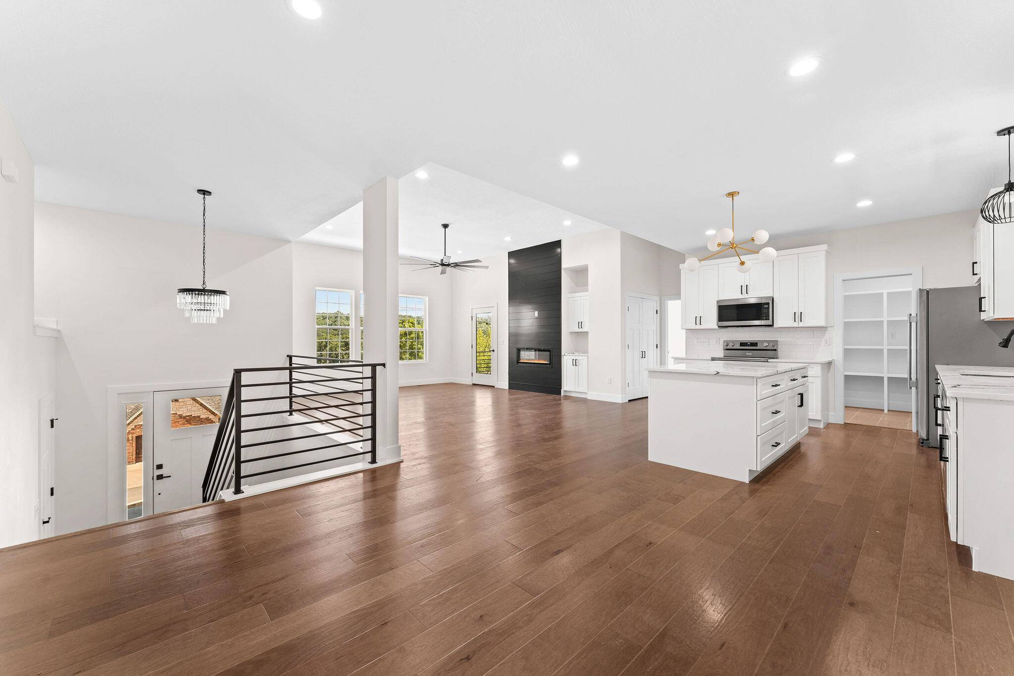 186 Jacks Hollow RD, Walnut Shade, MO 65771