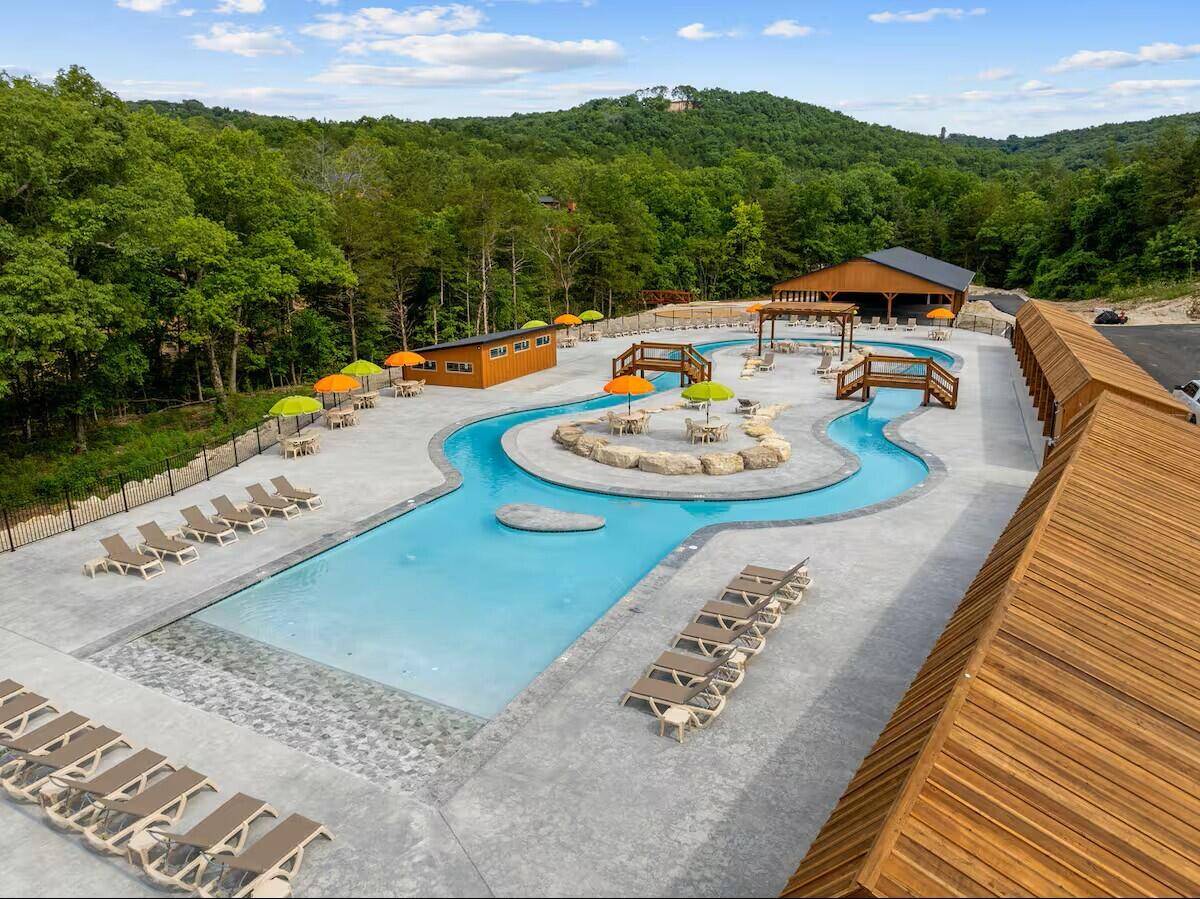 355 Mark Twain DR, Hollister, MO 65672