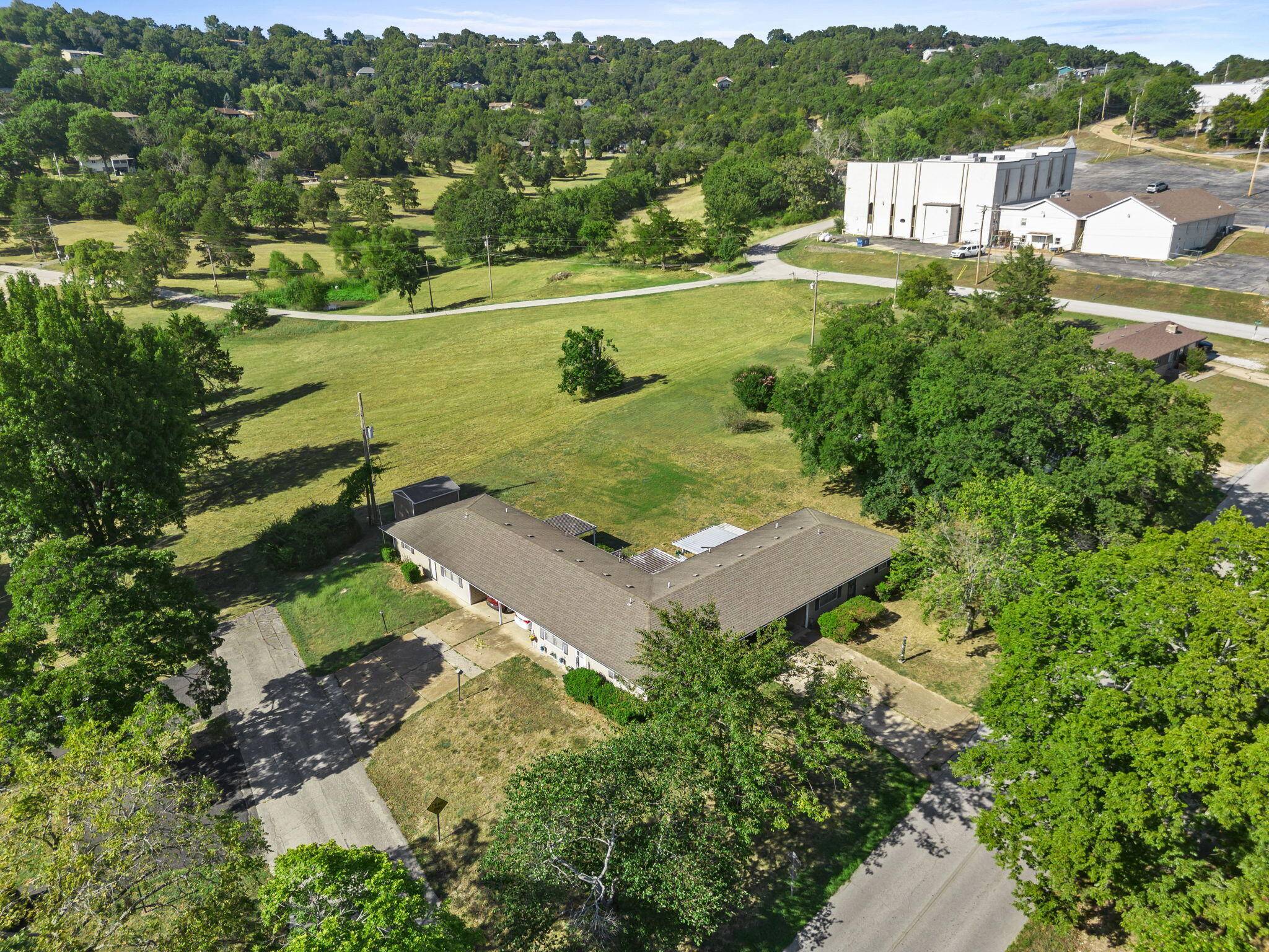 4 Sunnybrook LN, Kimberling City, MO 65686