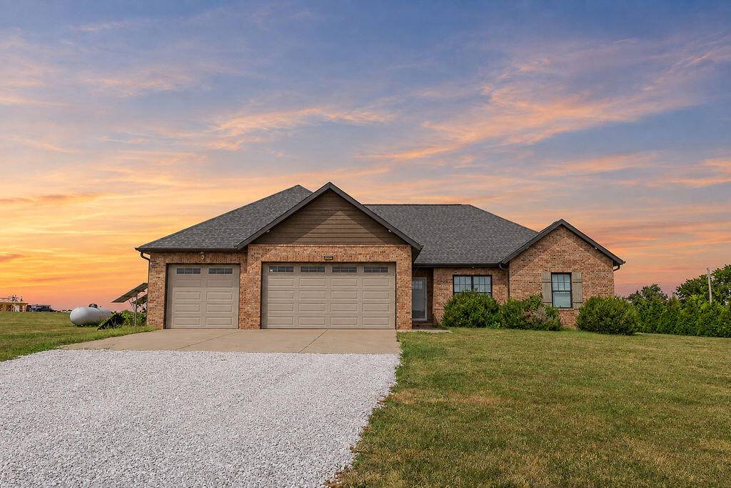 121 Southern Fields CIR, Clever, MO 65631
