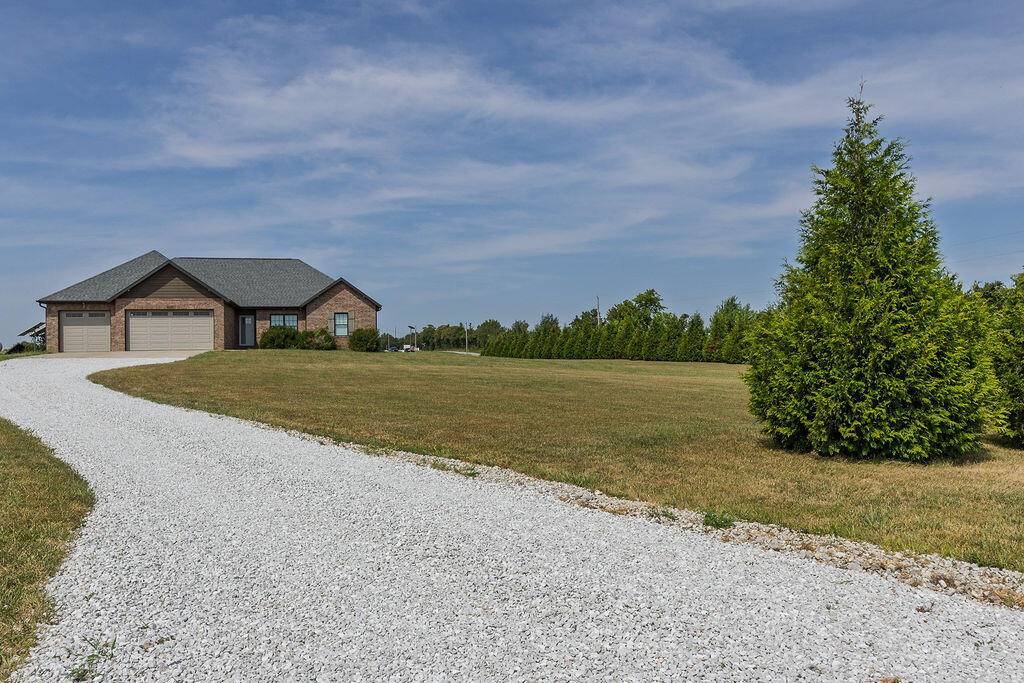 121 Southern Fields CIR, Clever, MO 65631