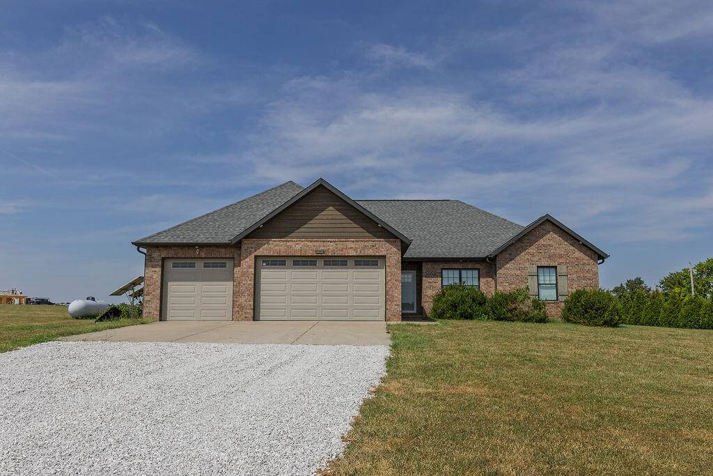 121 Southern Fields CIR, Clever, MO 65631