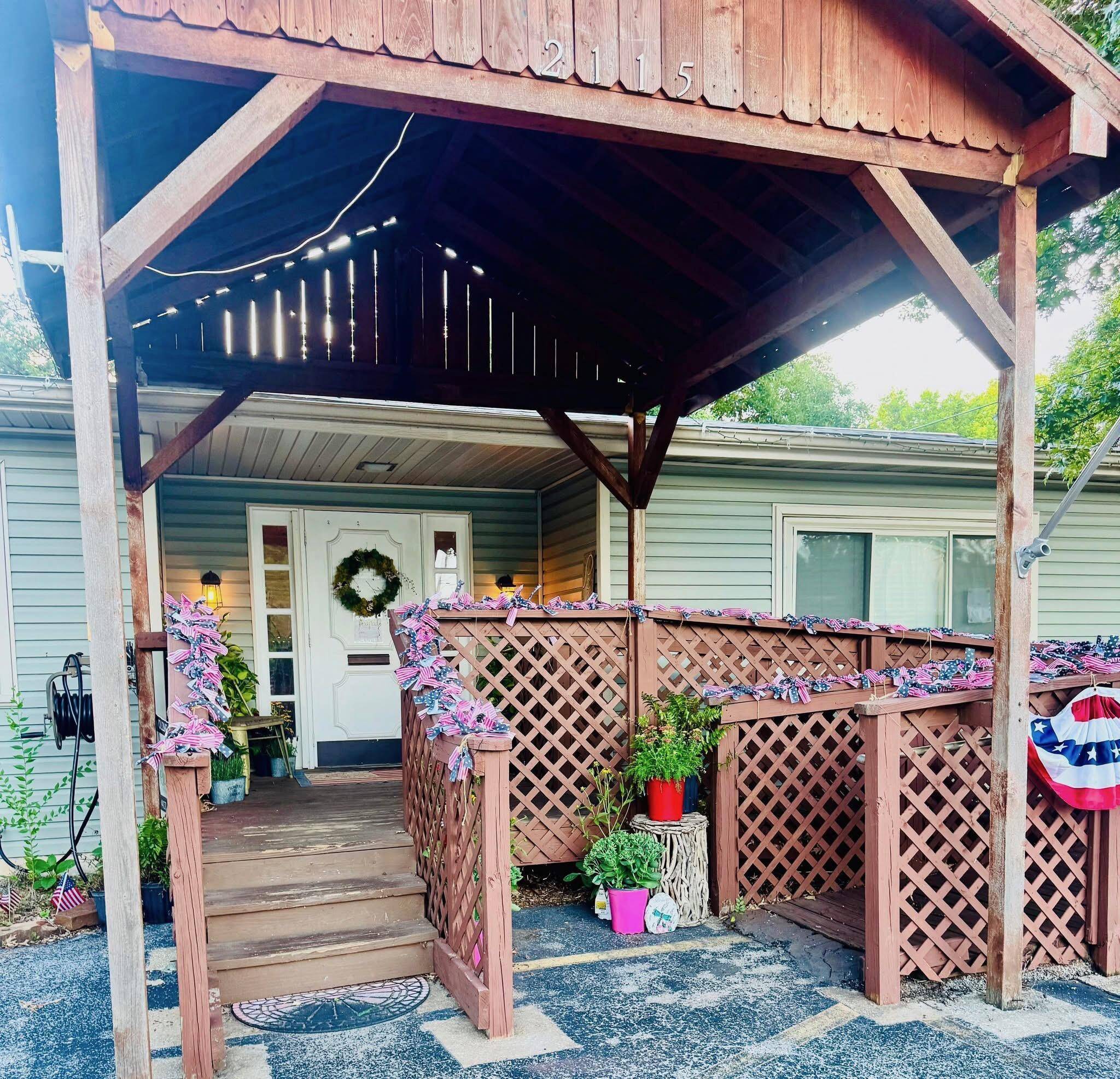 2115 S Brentwood BLVD, Springfield, MO 65804
