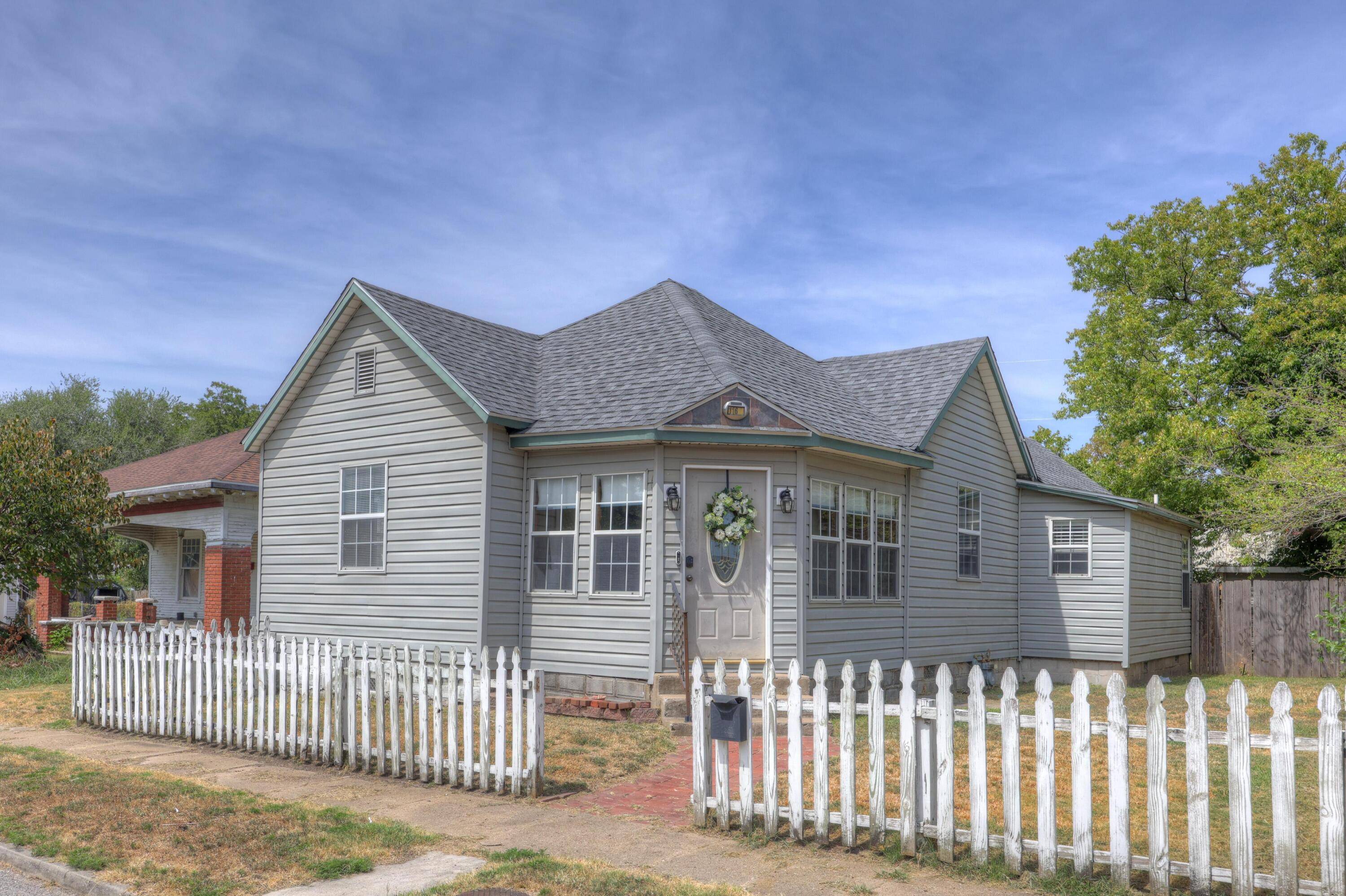 116 W Hall ST, Carterville, MO 64835