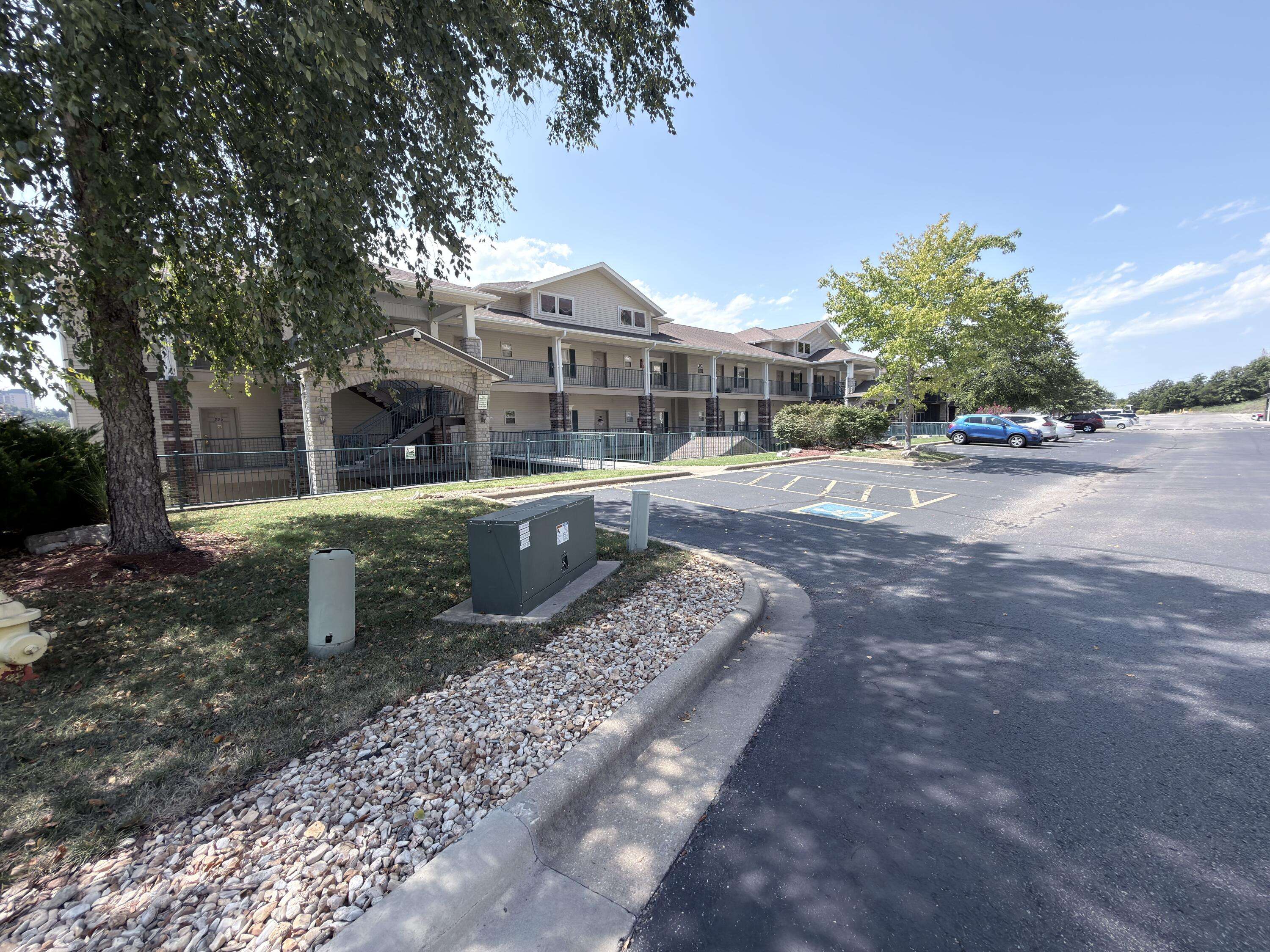 325 Majestic DR #129, Branson, MO 65616