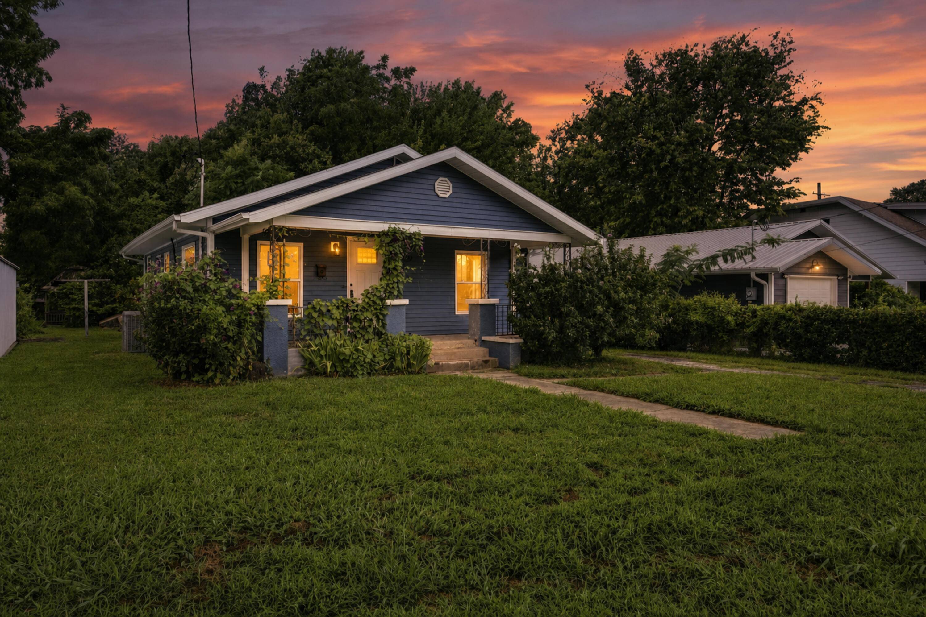 2547 N East AVE, Springfield, MO 65803