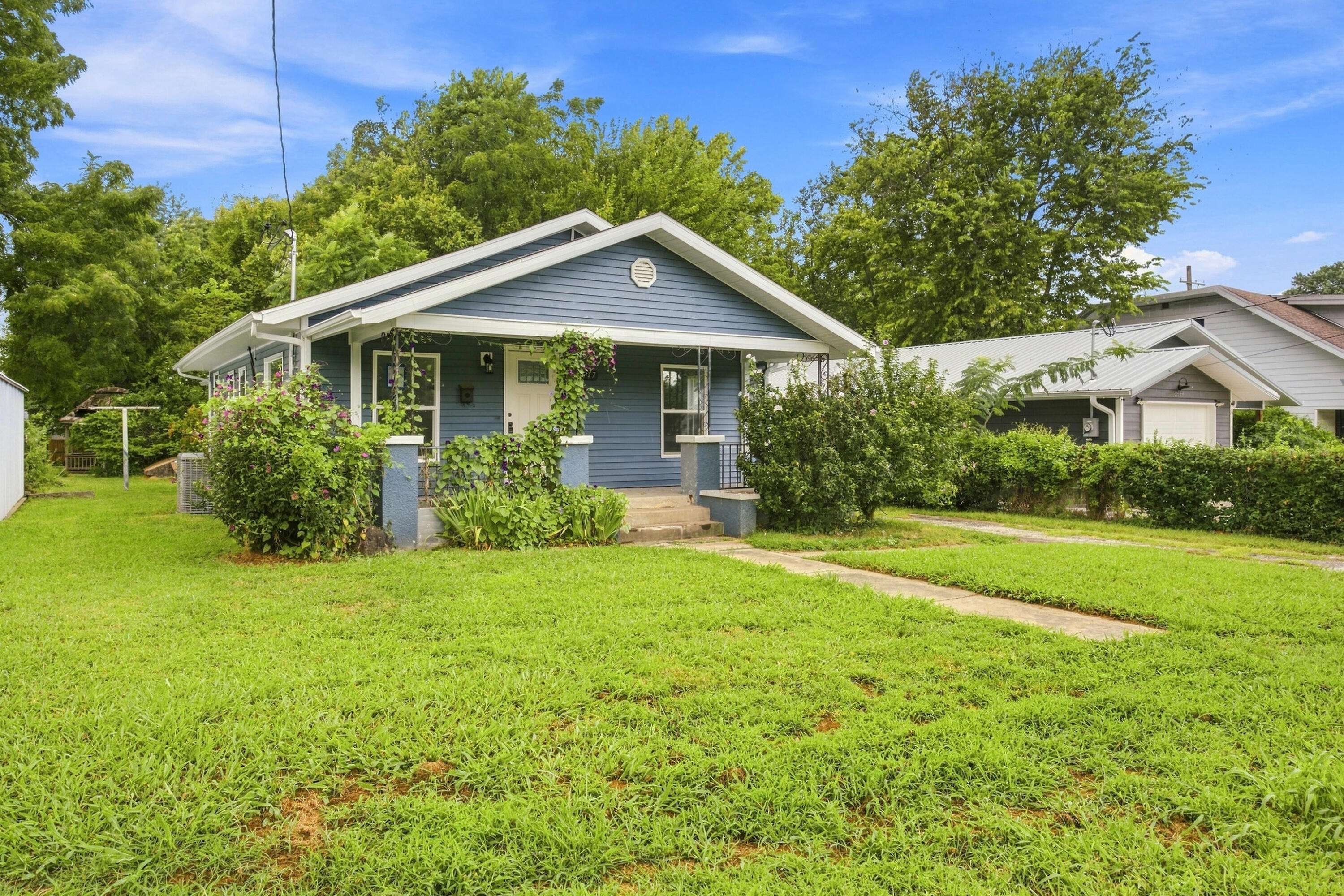 2547 N East AVE, Springfield, MO 65803