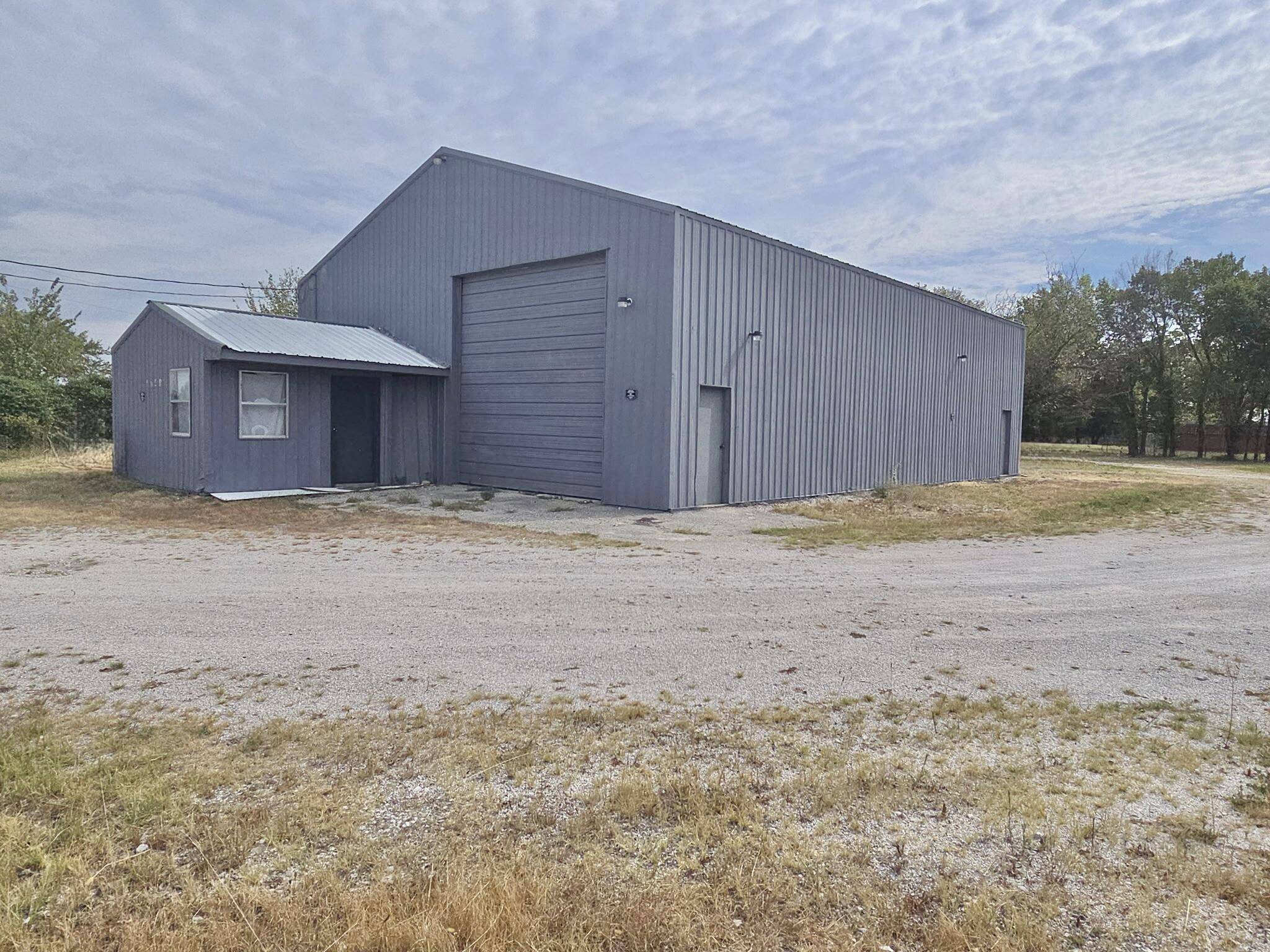 9741 Gateway DR, Neosho, MO 64850