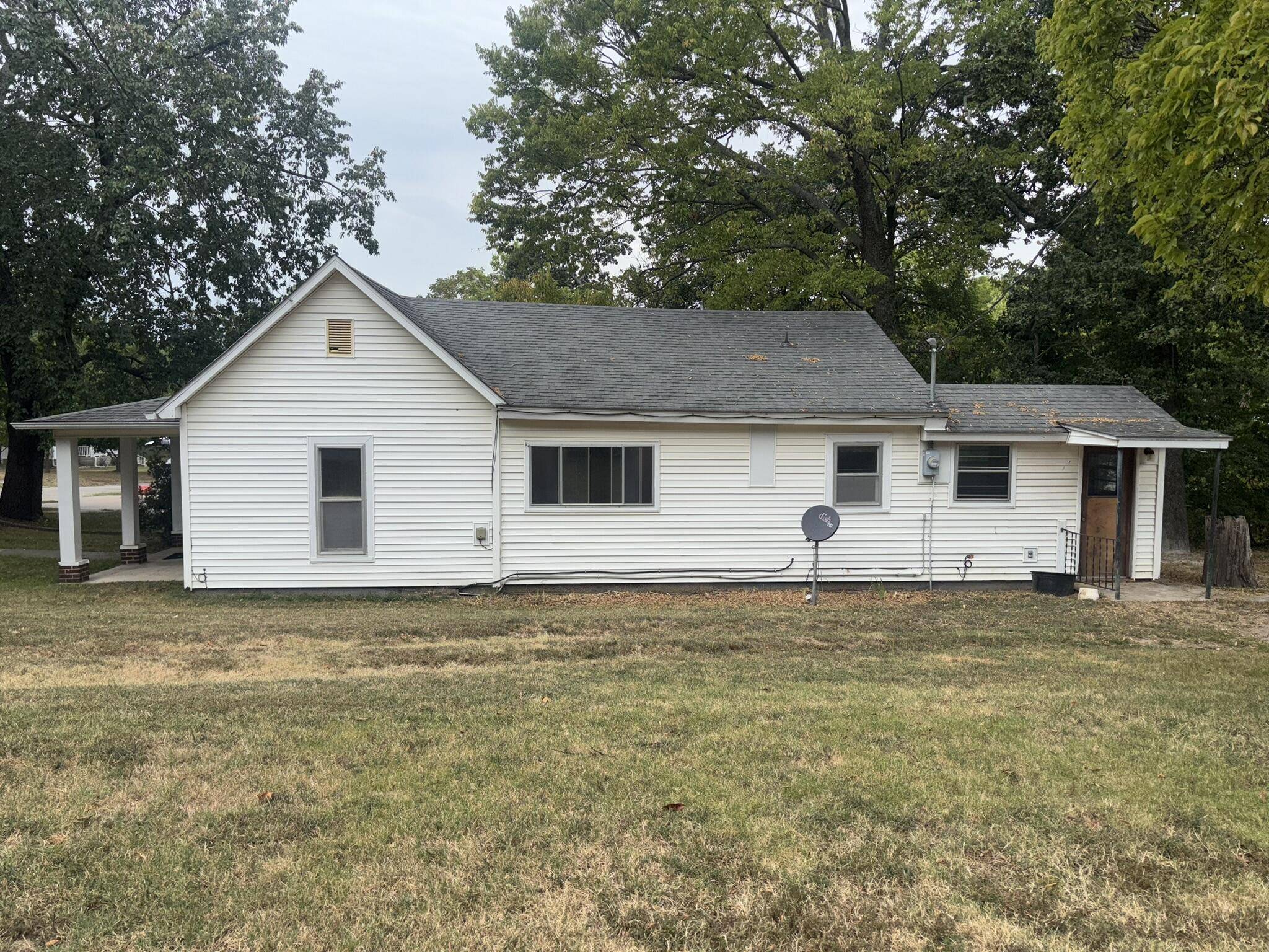 736 E 14th ST, Baxter Springs, KS 66713