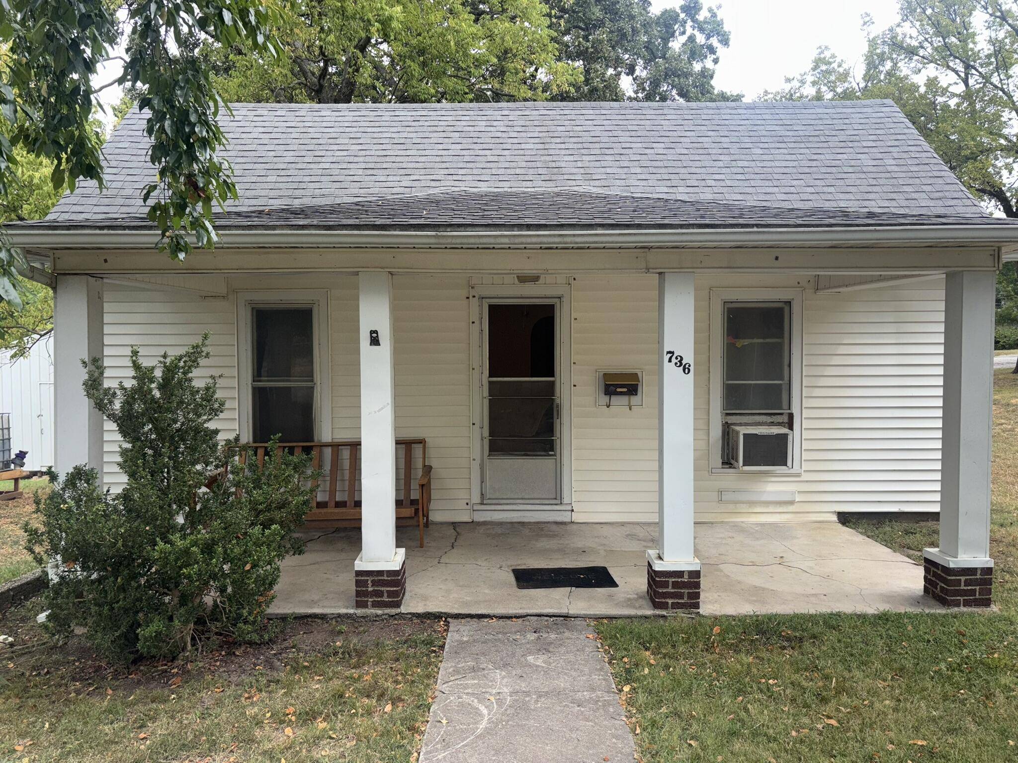 736 E 14th ST, Baxter Springs, KS 66713