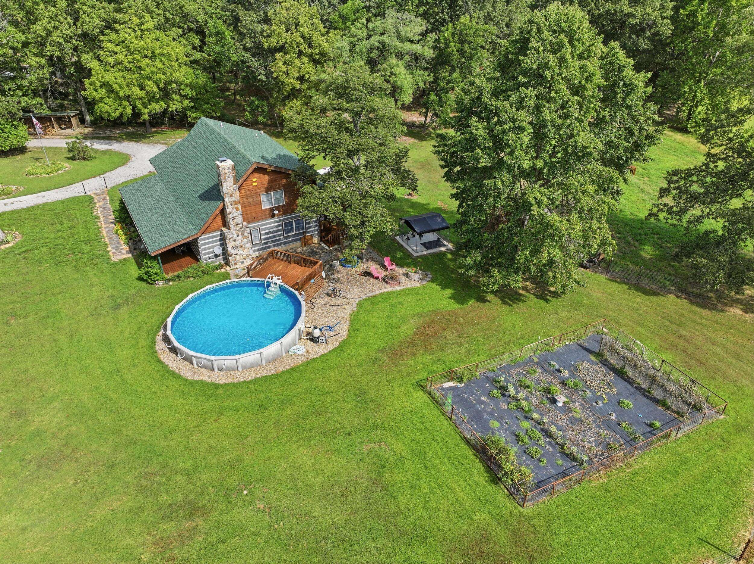 134 Mcintire RD, Caulfield, MO 65626