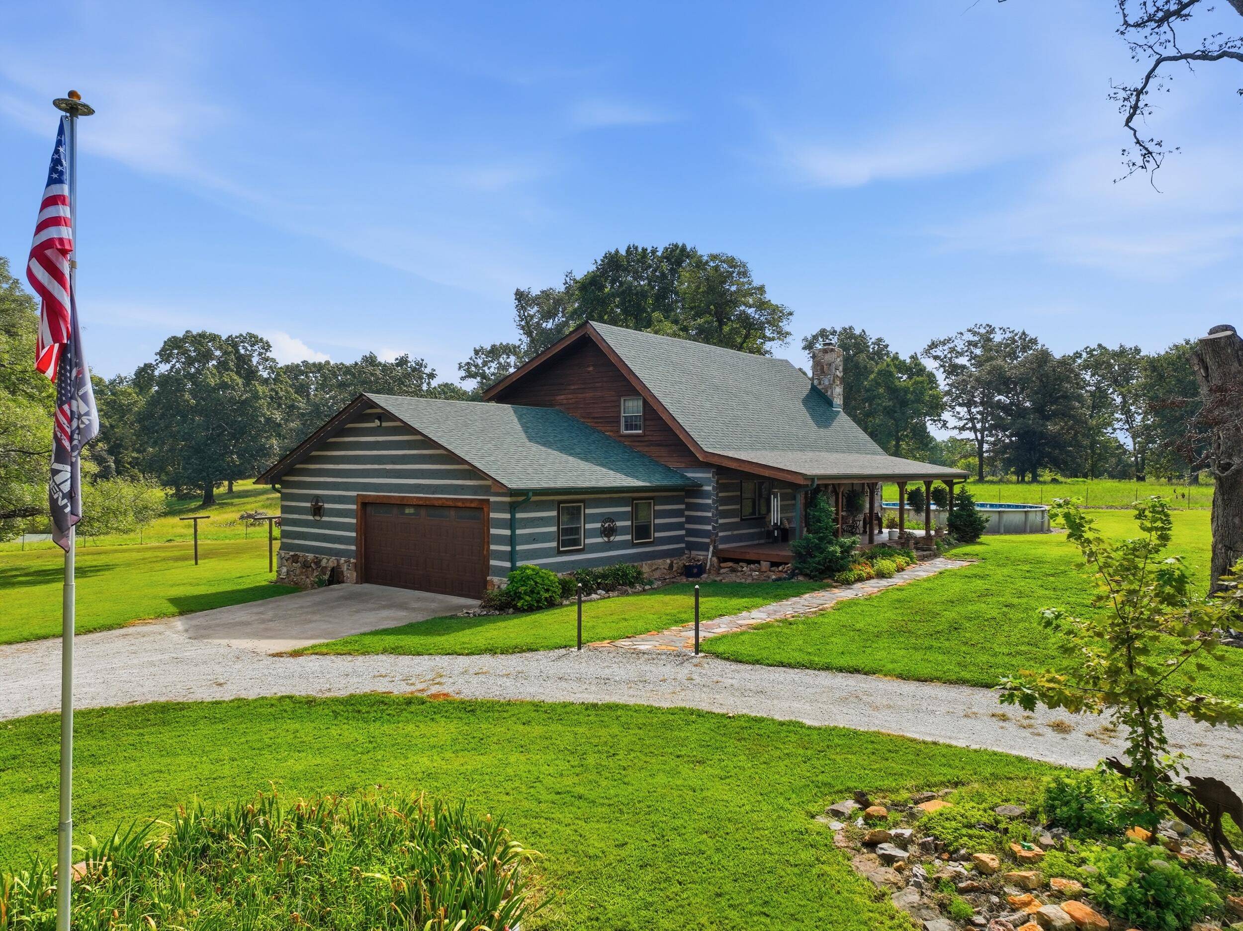 134 Mcintire RD, Caulfield, MO 65626